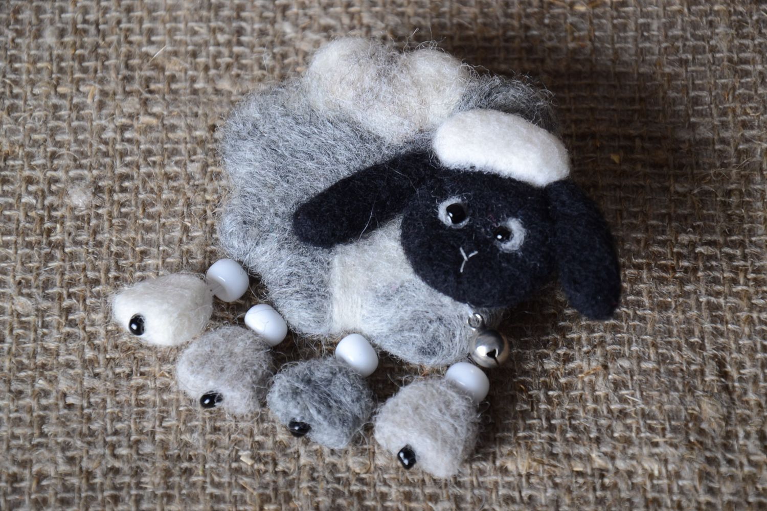 Handmade Brosche Tier Designer Schmuck aus Wolle Accessoire für Frauen Schaf foto 1