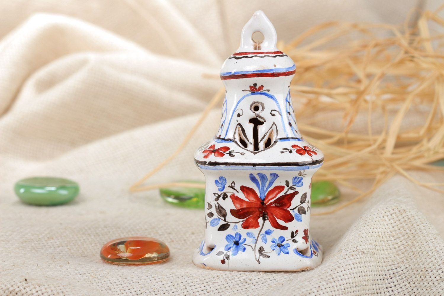Маленький керамический колокольчик с росписью красками фигурный ручной работы фото 1