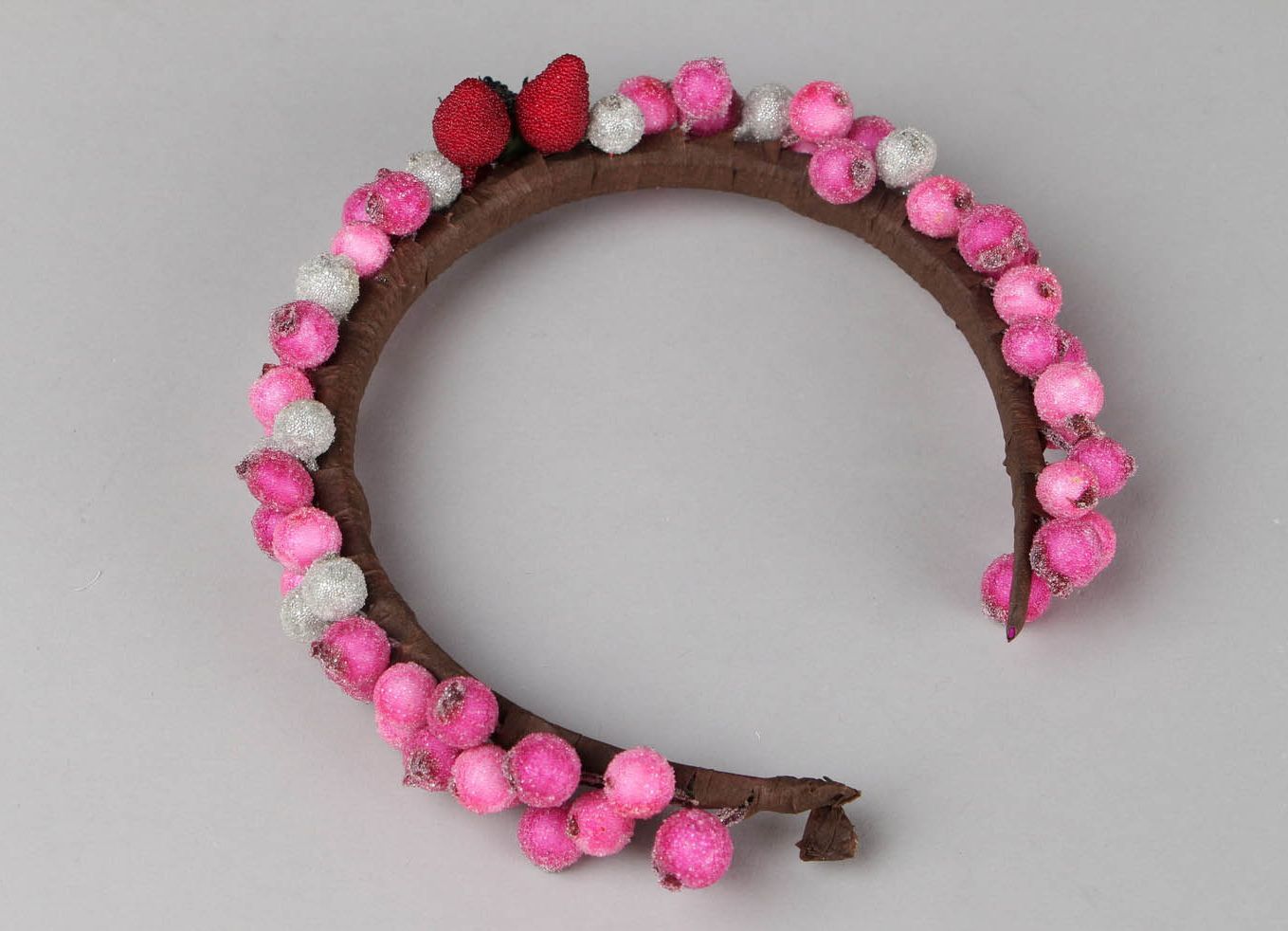 Headband with candied berries photo 1