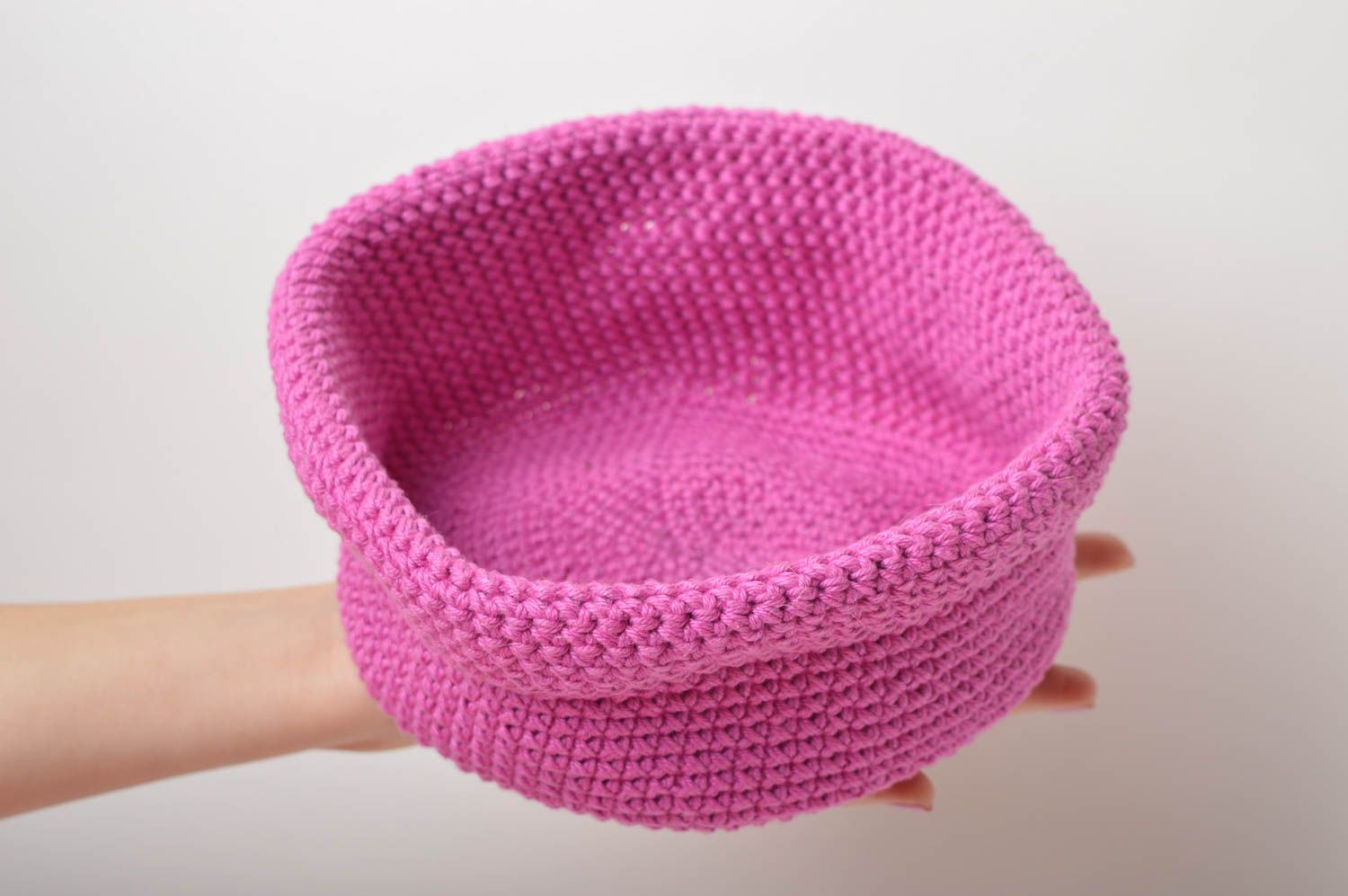 Вязаное изделие ручной работы розовая емкость для конфет вязаный декор для дома фото 5