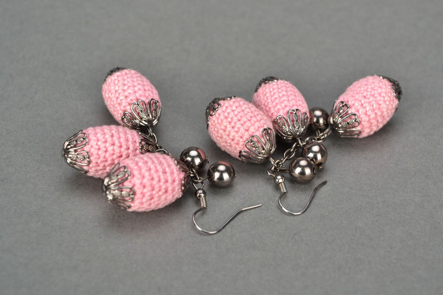 Pink earrings with pendants photo 4