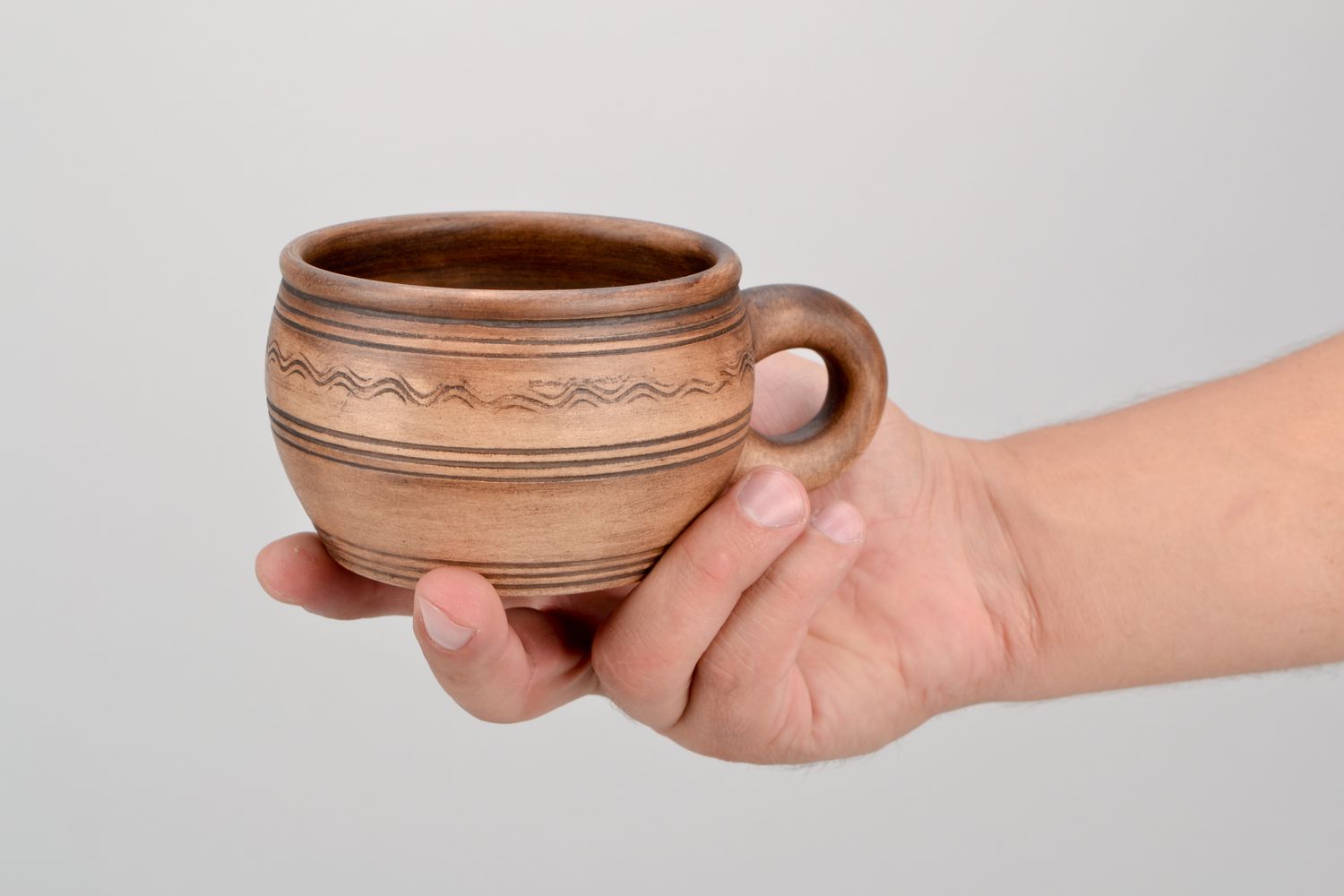 Handgemachte Tasse aus Keramik foto 2