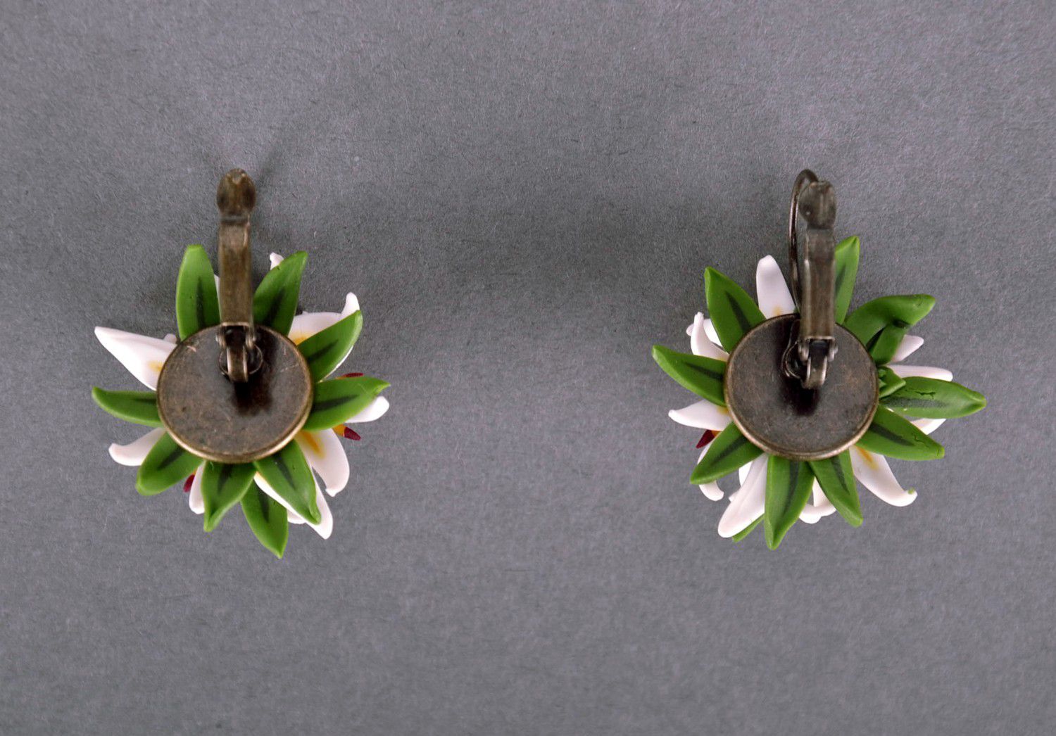 Kleine Blumen-Ohrringe aus Polymerton foto 2