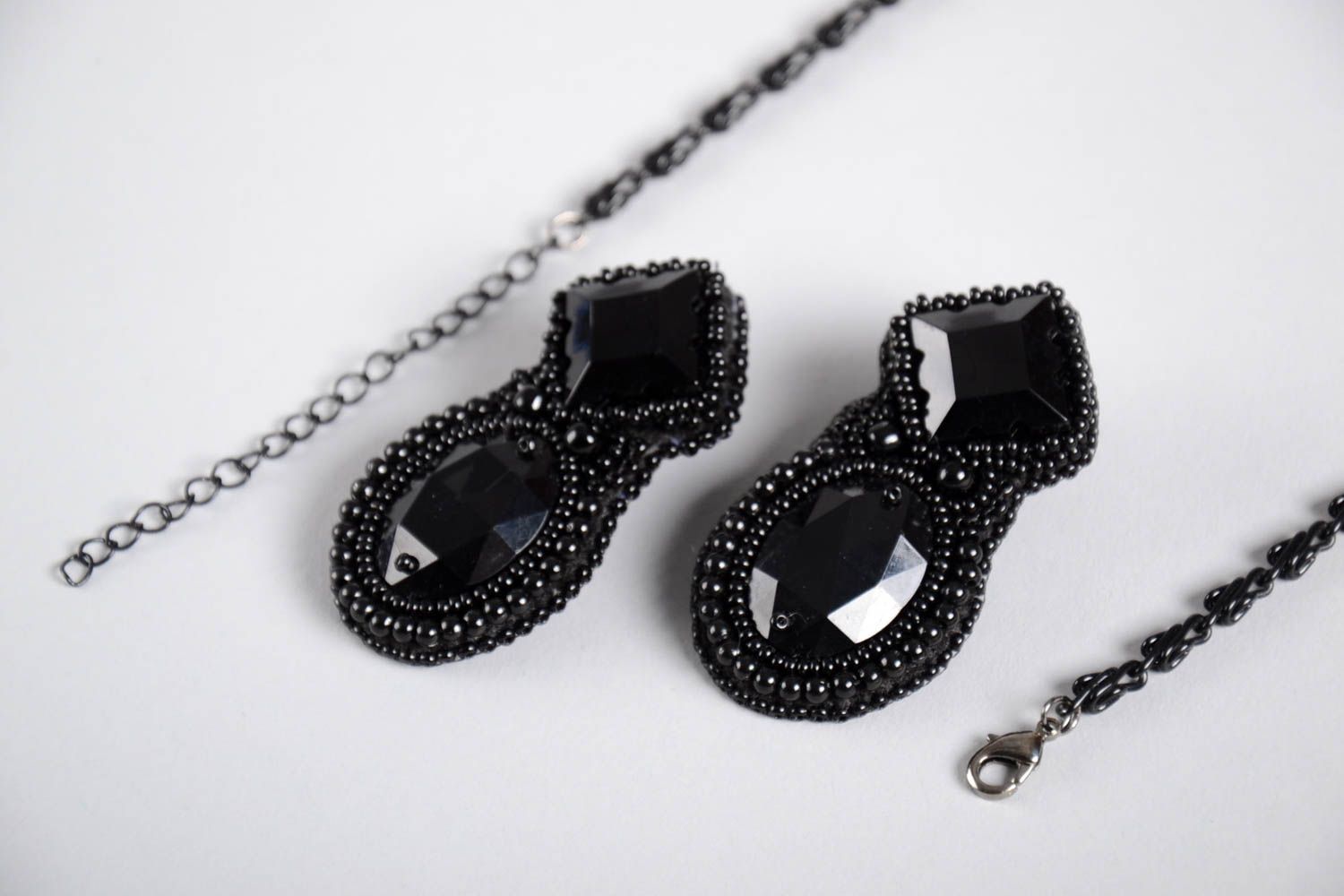 Boucles d'oreilles Collier fait main perles de rocaille Bijoux fantaisie noirs photo 5