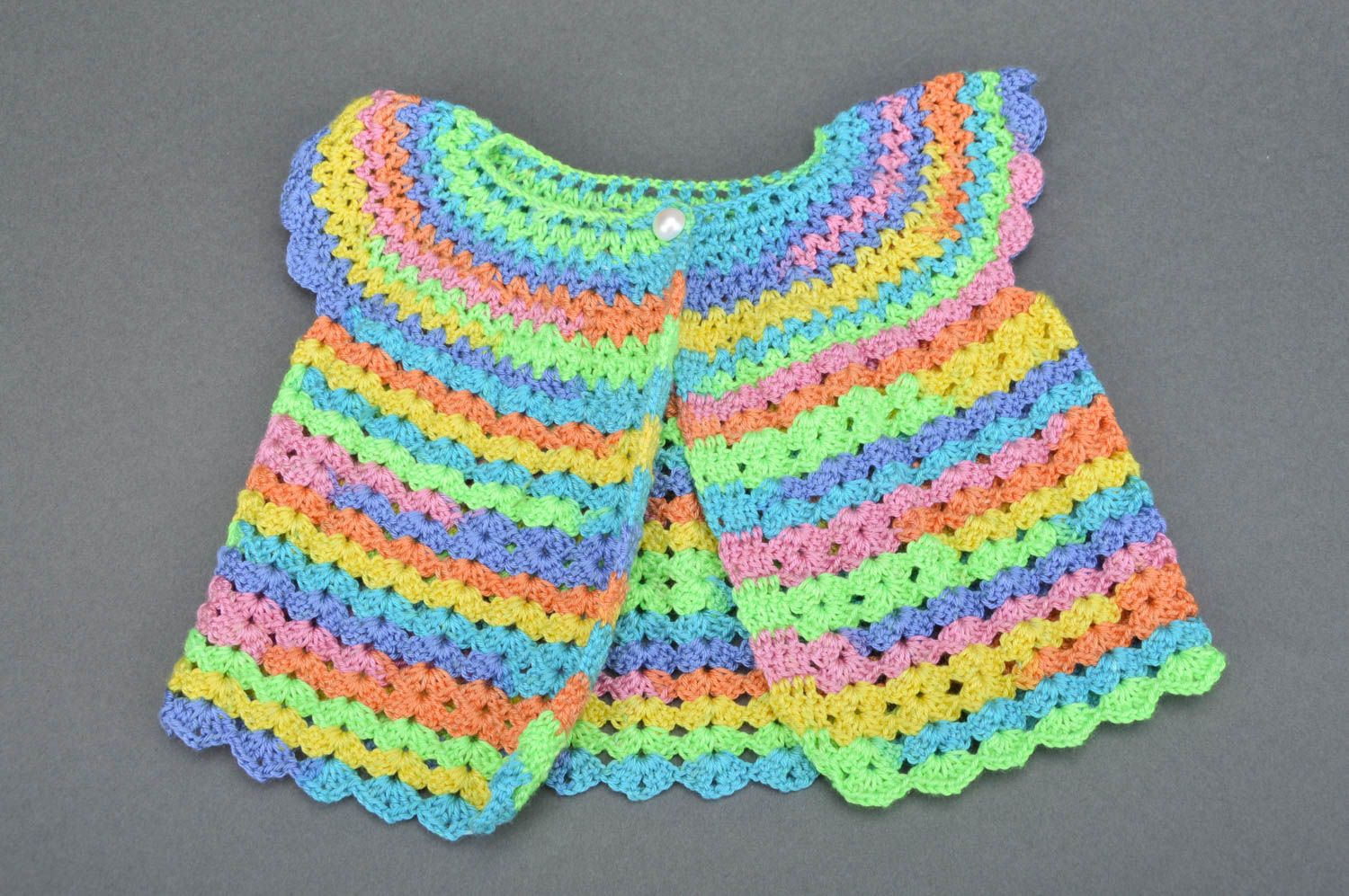 Gilet pour bébé tricoté multicolore fait main design original pour fille photo 2