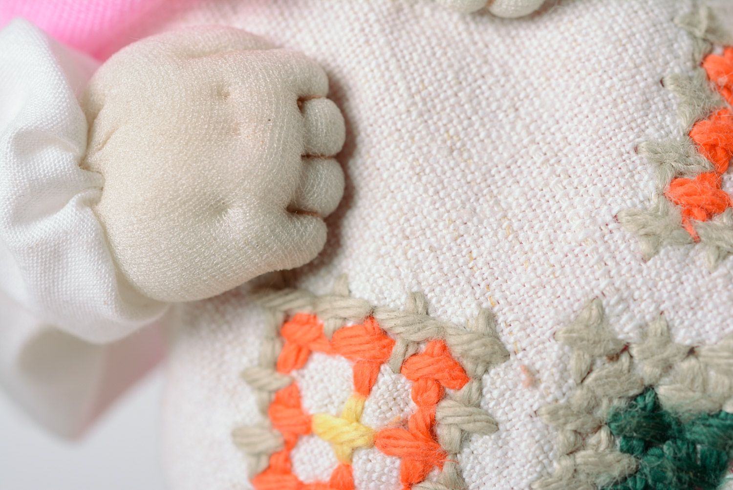 Muñeca de trapo artesanal talismán para la casa en estilo étnico  foto 3