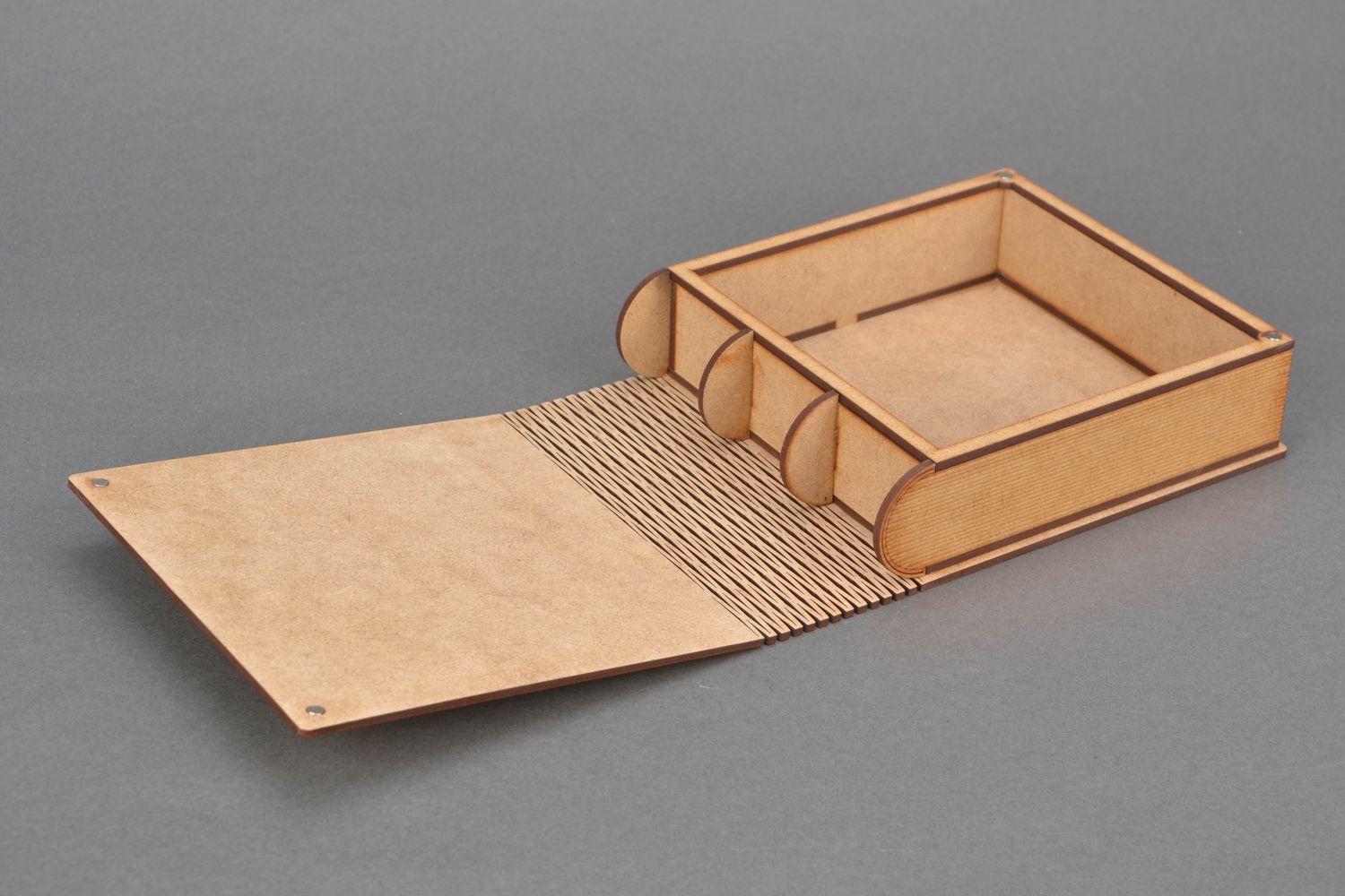 Boîte à bijoux en bois en forme de livre fait main photo 4