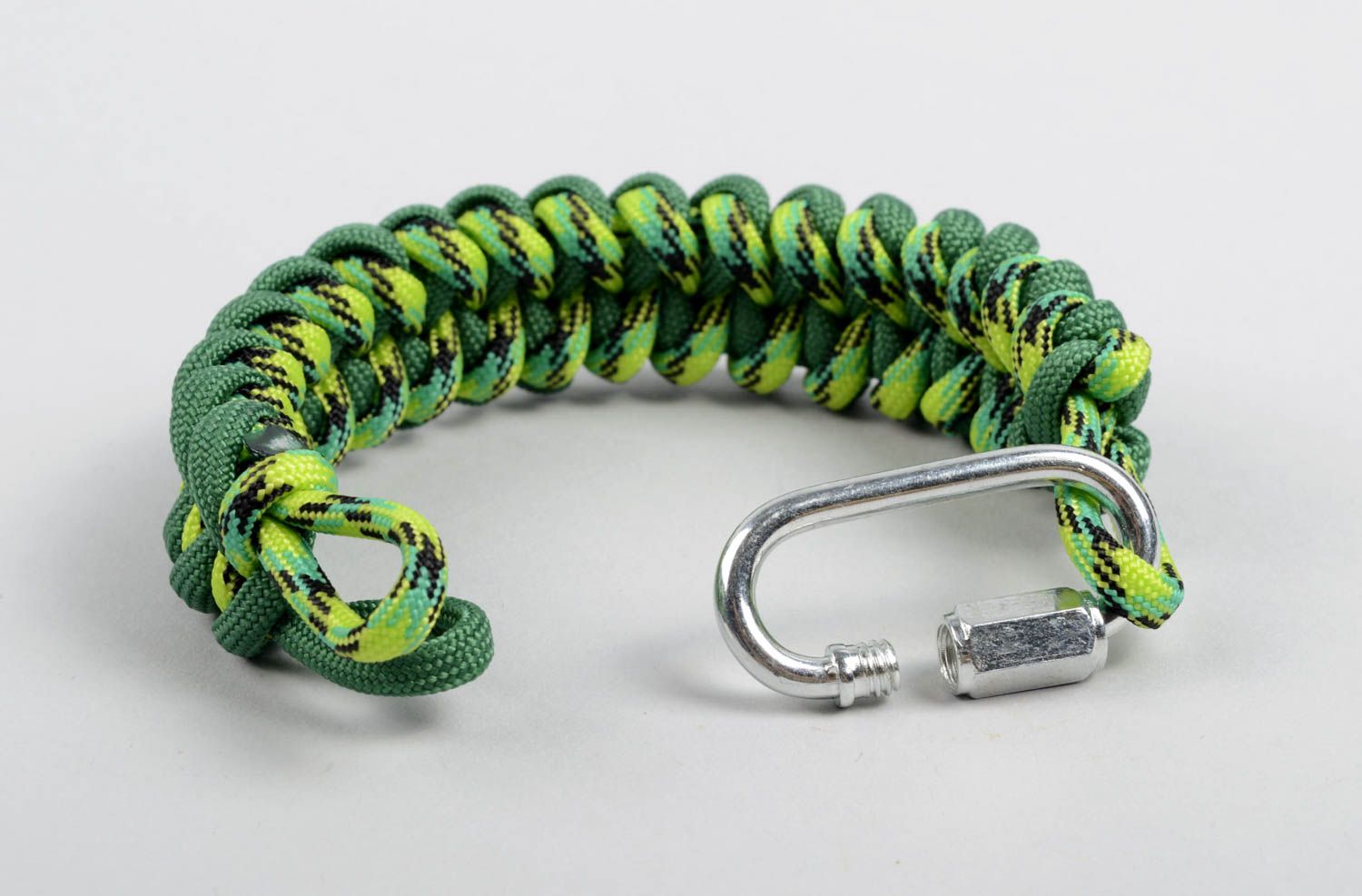 Handmade grünes Paracord Armband Accessoire für Männer Herren Armband foto 2