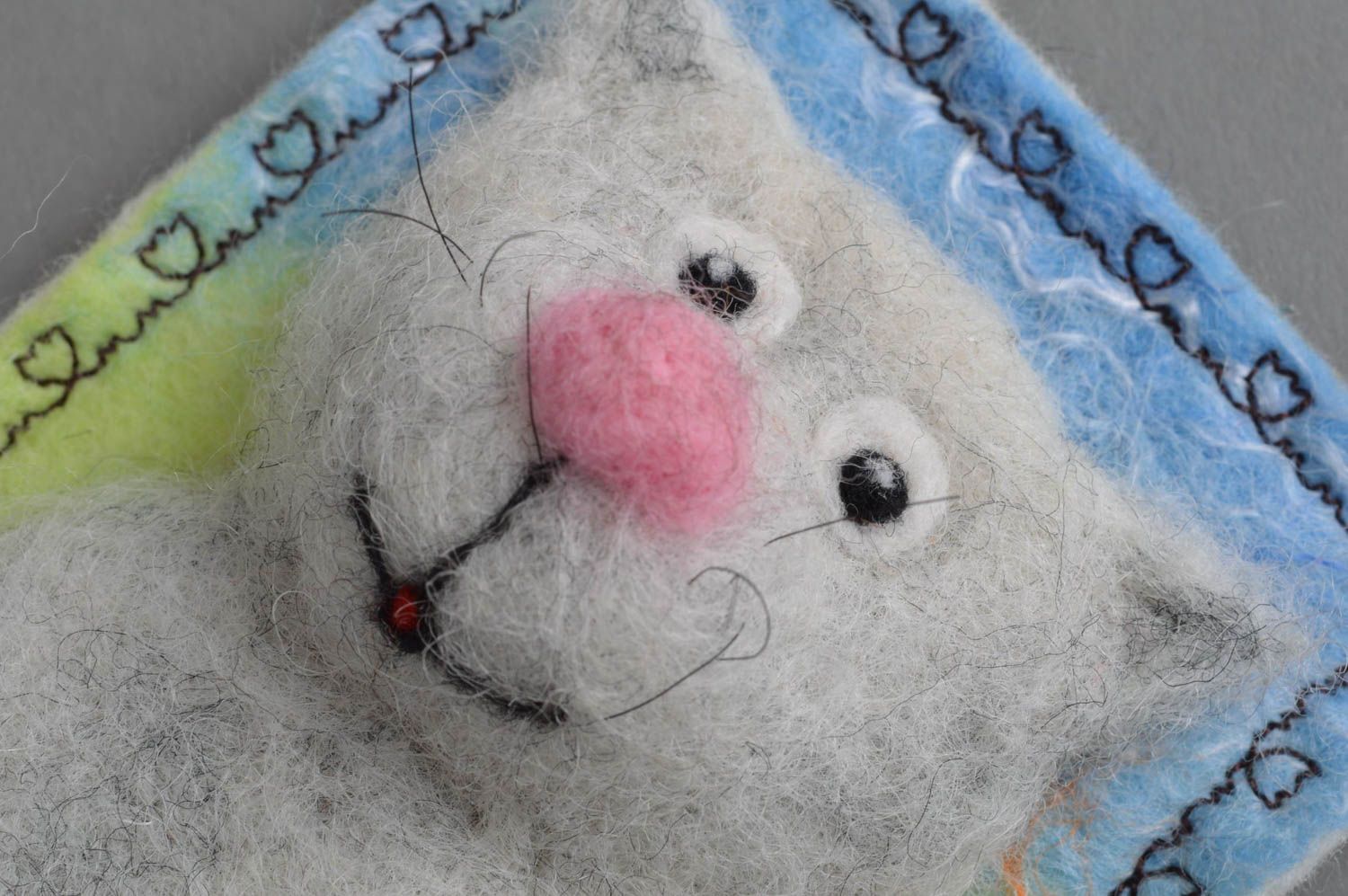 Aimant frigo chat gris en laine feutrée naturelle fait main rectangulaire photo 4