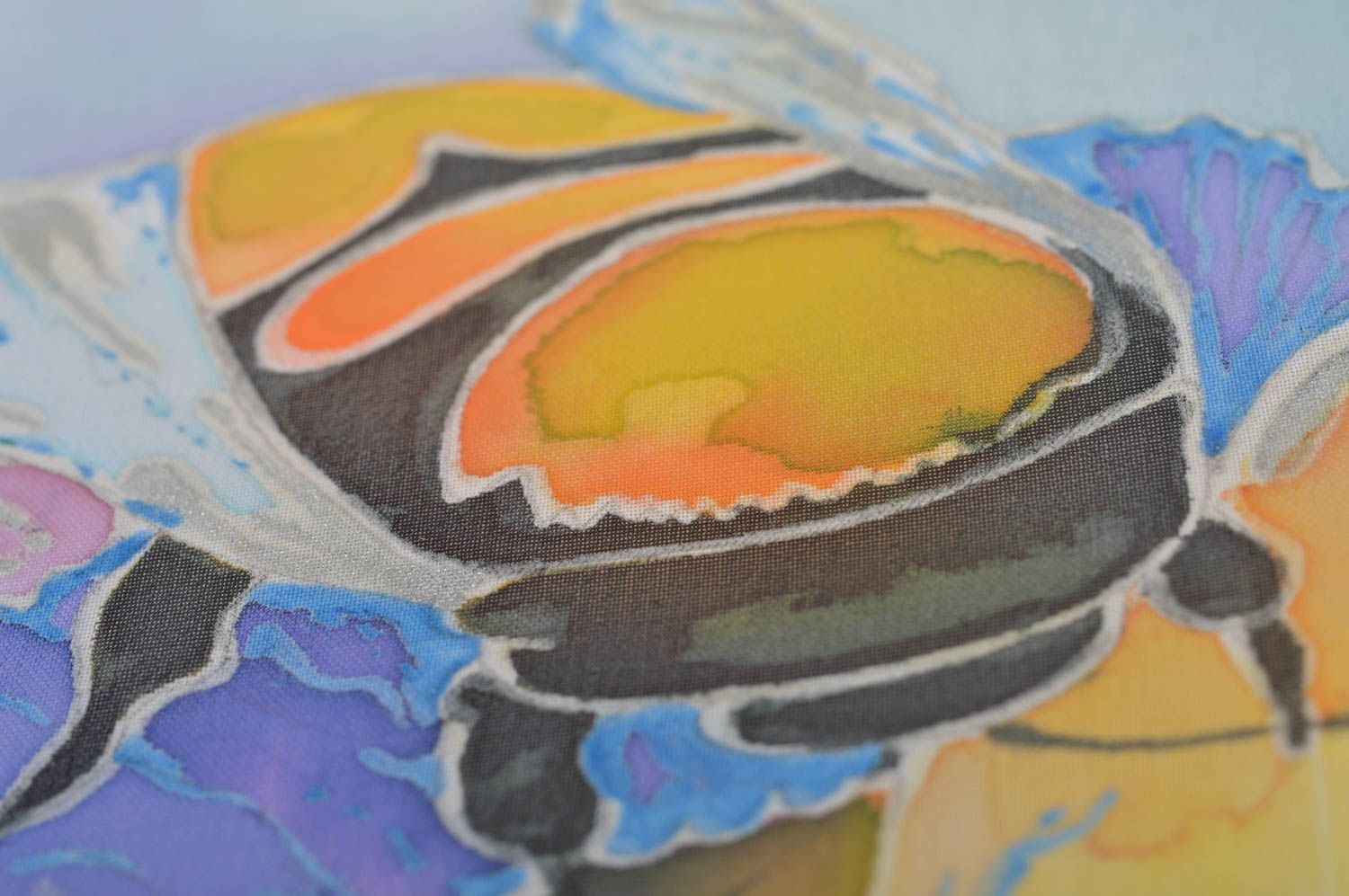 Картина в технике холодный батик тканевая ручной работы авторская Шмель на поле фото 4