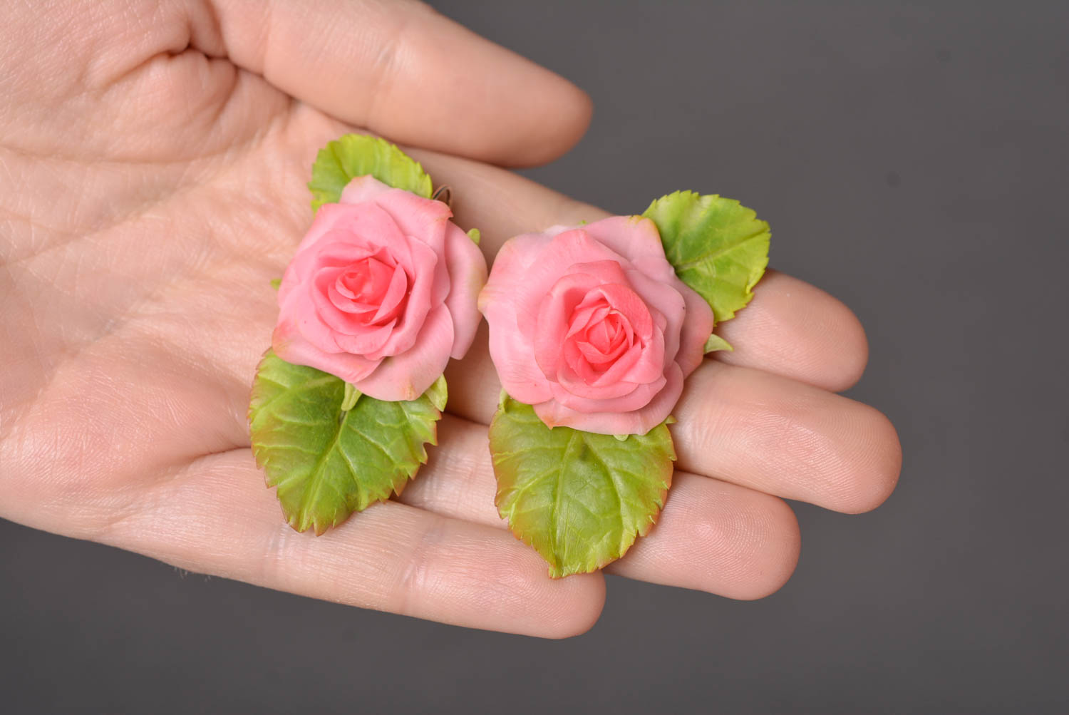 Красивые серьги хэнд мэйд кольцо из пластики украшения из полимерной глины Розы фото 4