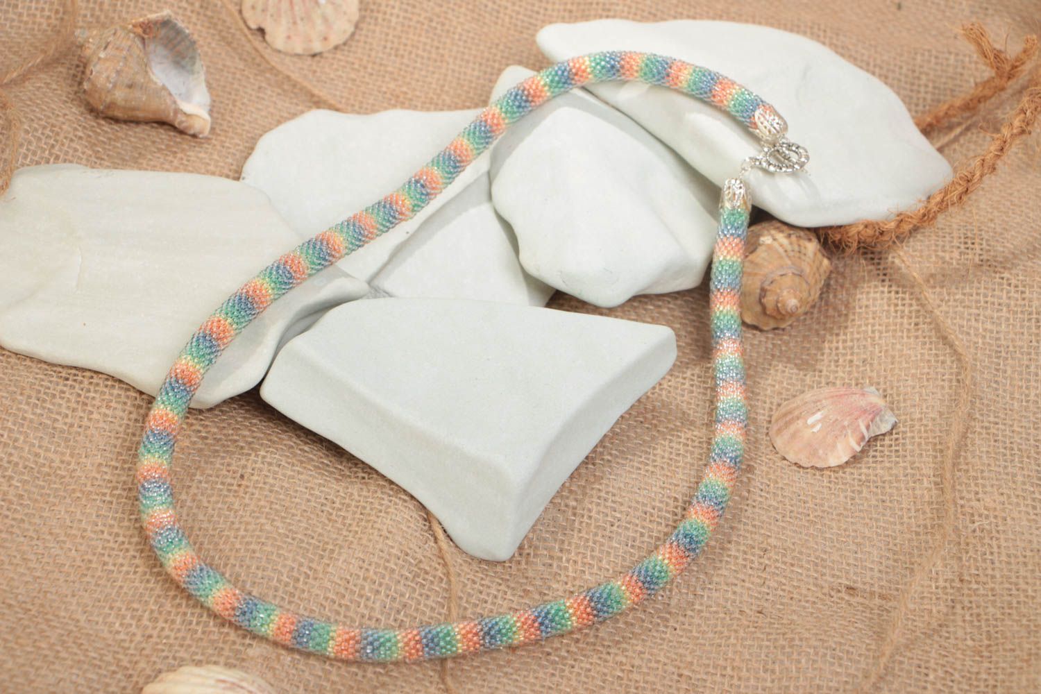 Collier spirale en perles de rocaille tchèques fait main multicolore original photo 1