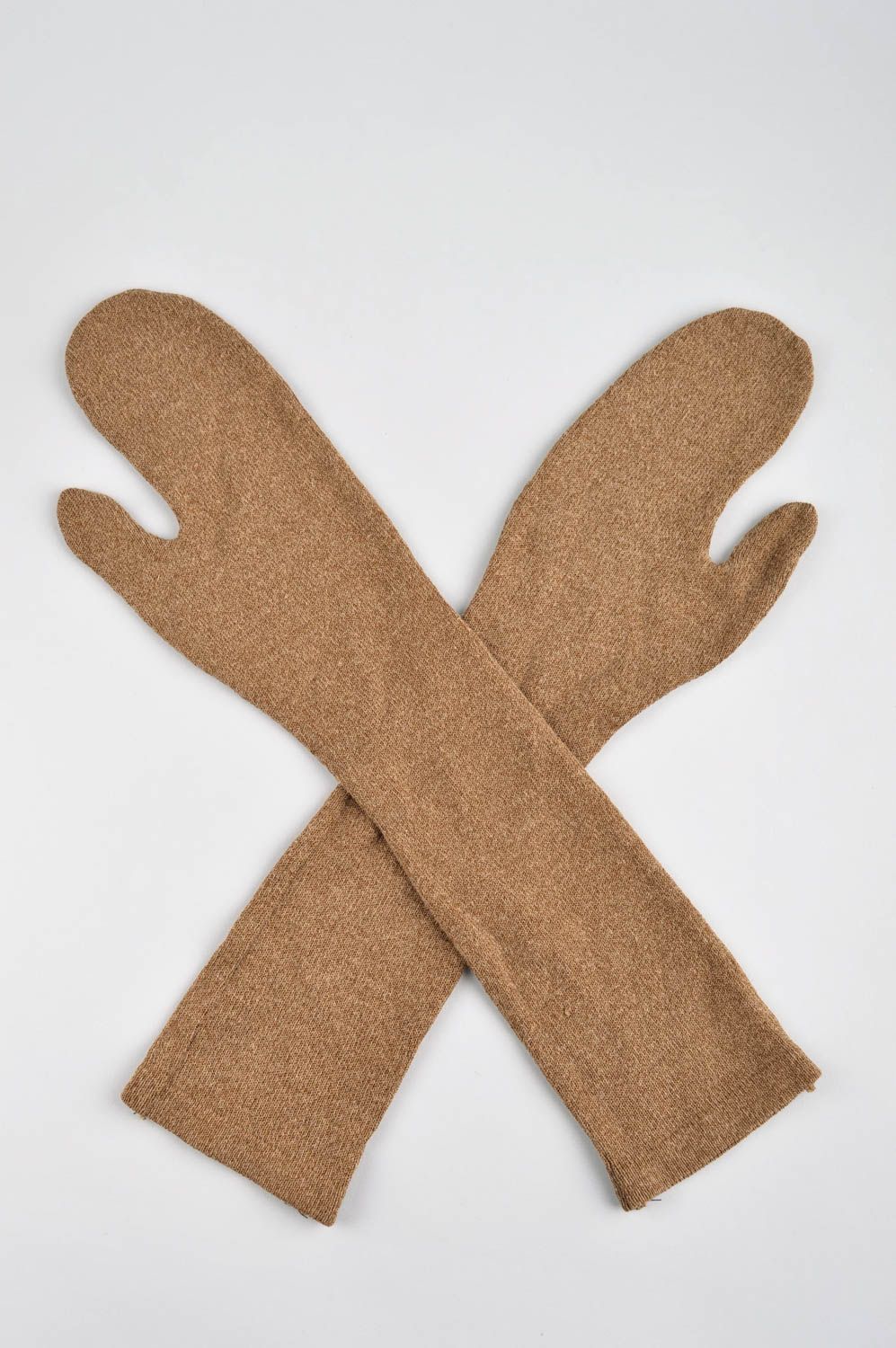 Перчатки ручной работы зимняя шапка женские аксессуары набор коричневые красивые фото 5