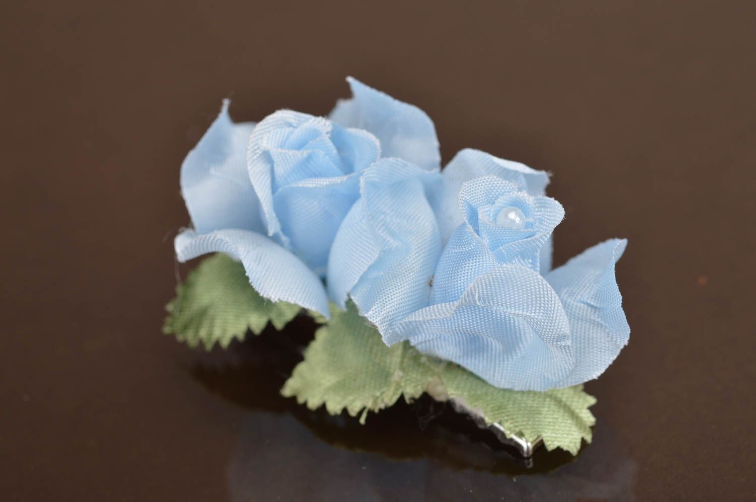 Barrette faite main originale design en forme de fleurs bleues pour femme photo 2