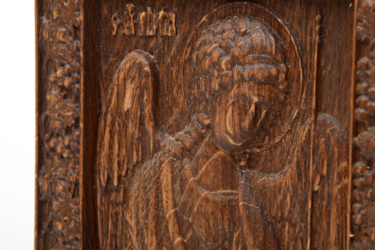 Резная икона из дерева с архангелом Михаилом небольшого размера ручная работа фото 4