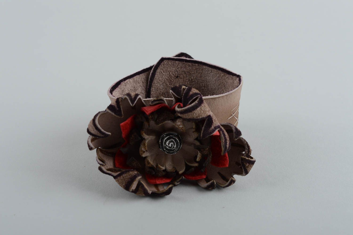 Оригинальный женский кожаный браслет с замшей и металлом ручной работы  фото 2