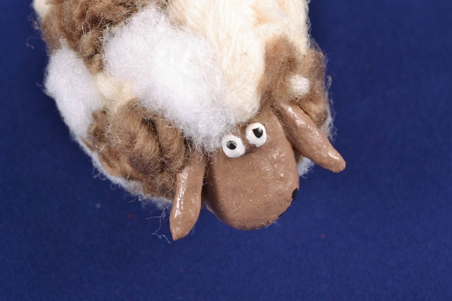 Статуэтка из папье-маше овечка пушистая авторская работа  фото 3