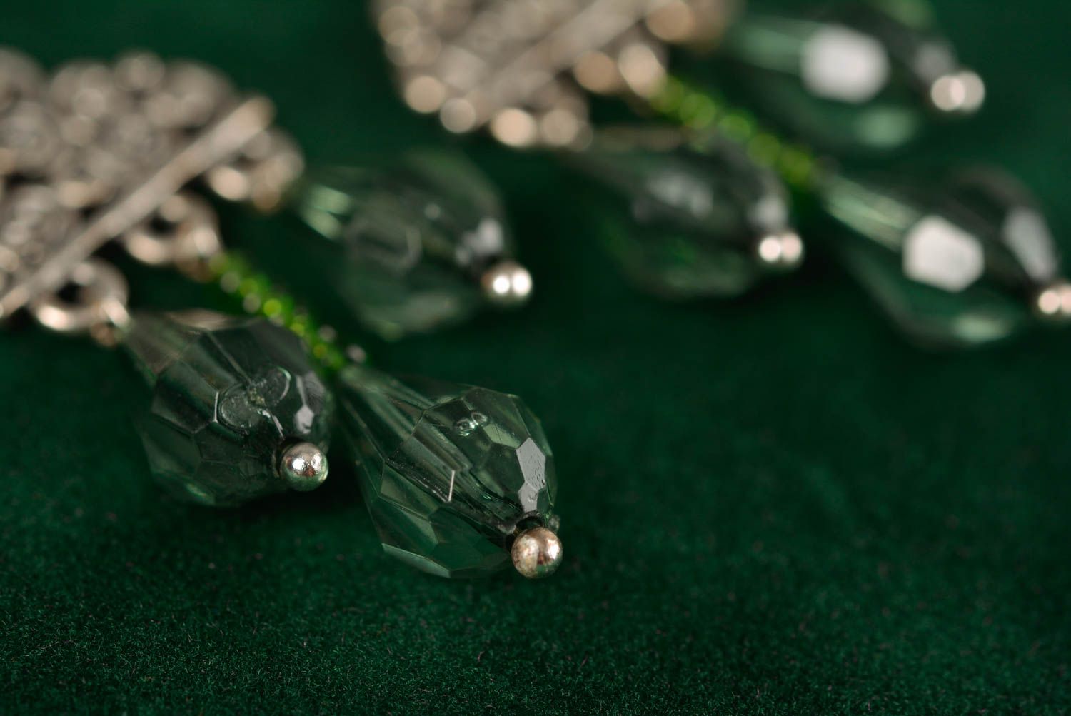 Boucles d'oreilles en métal avec perles en verre vertes orientales faites main photo 3