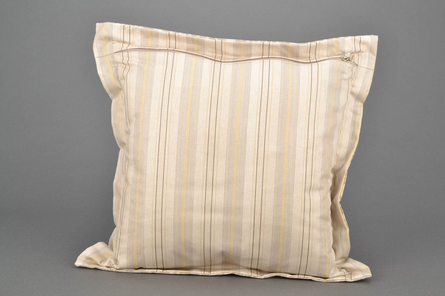 Beige throw pillow in easy to change pillow case 16,54 inches photo 3