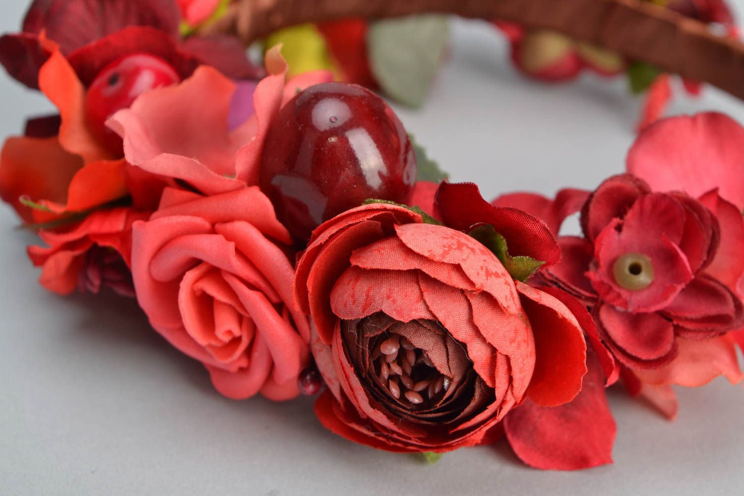 Обруч для волос с цветами на пластиковой основе Розы фото 4