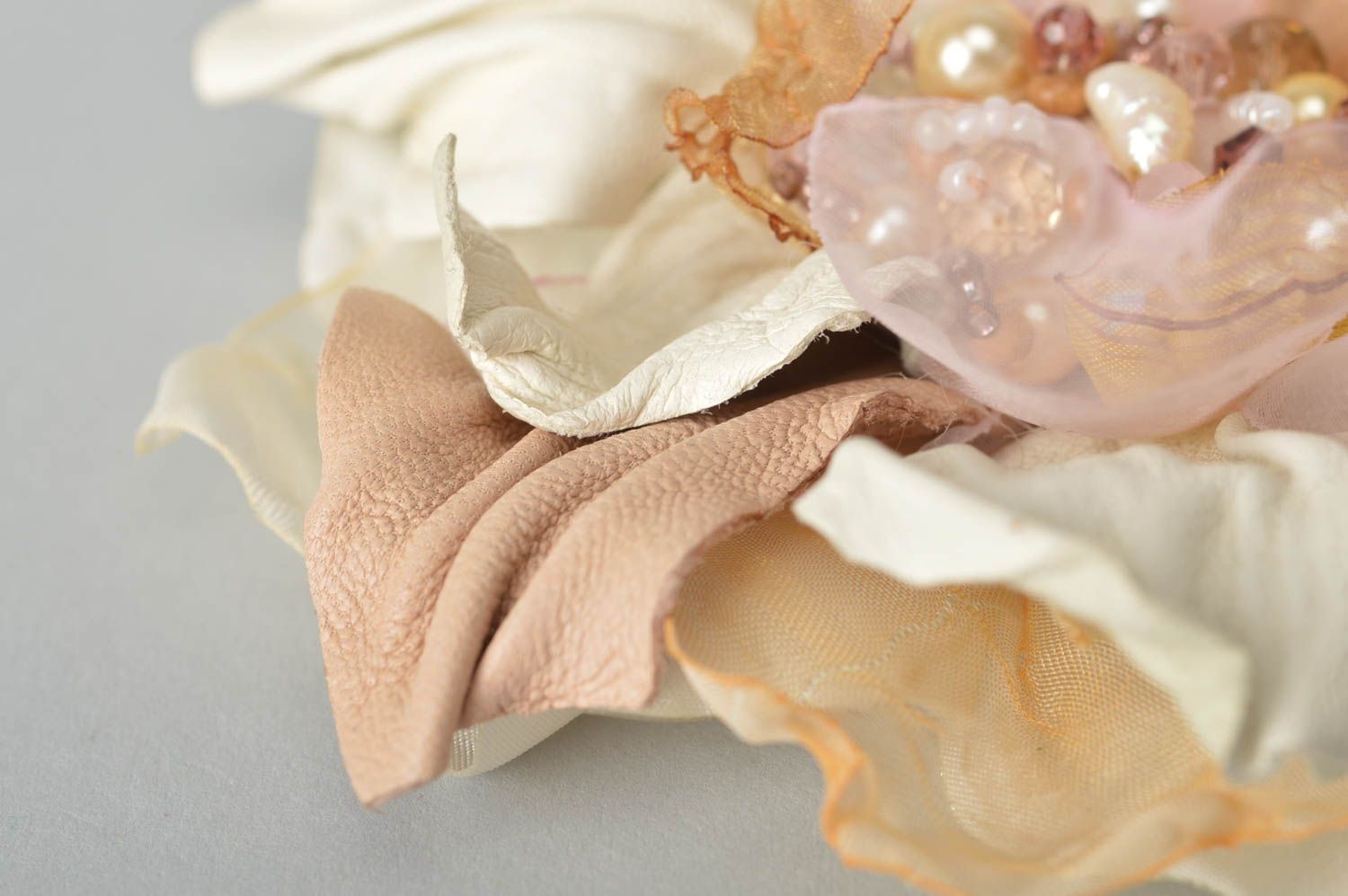 Broche barrette en cuir faite main grande Cadeau pour femme Rose blanche photo 4