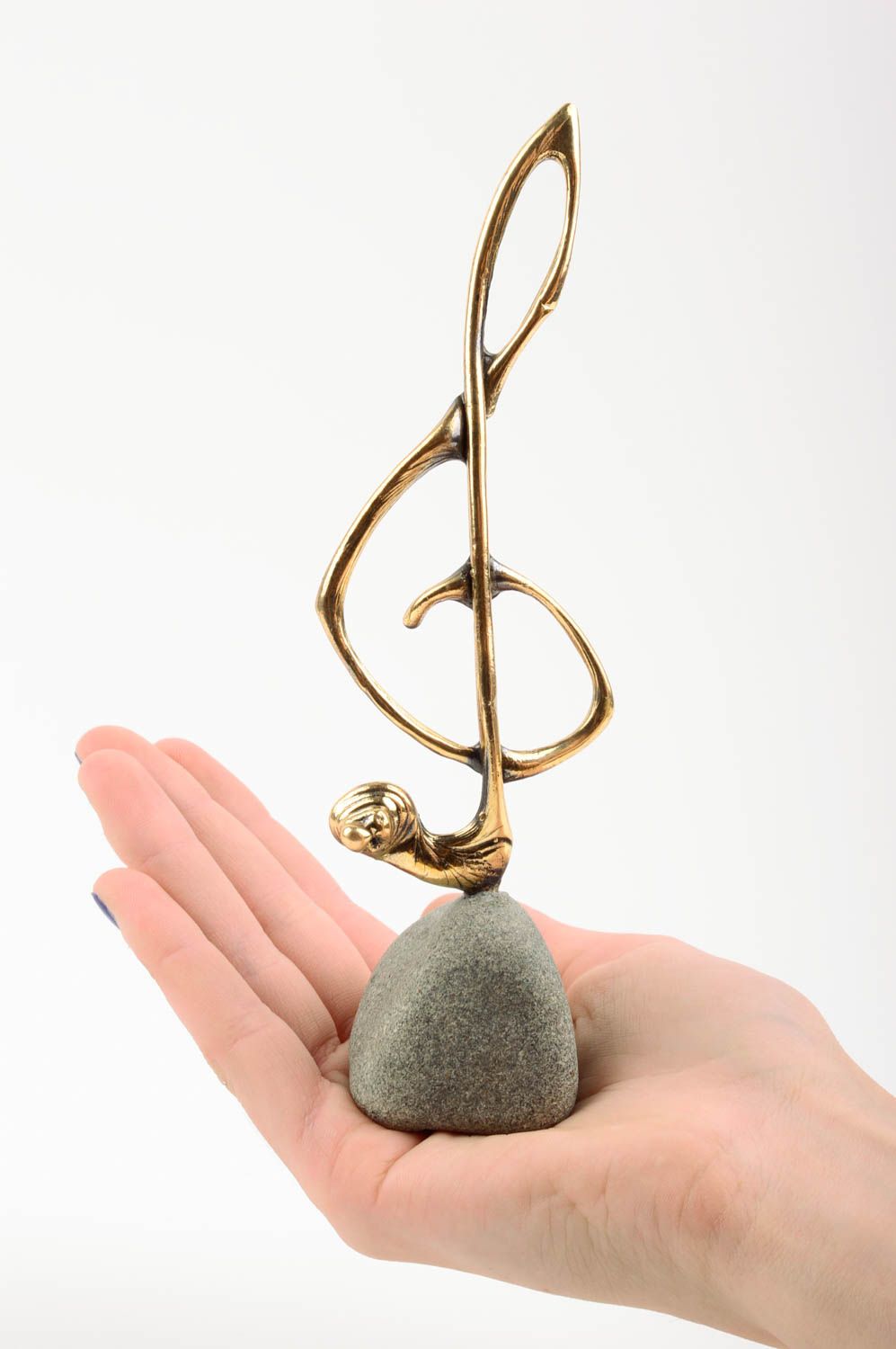 Figurine clé de sol en laiton sur pierre faite main décorative originale photo 3