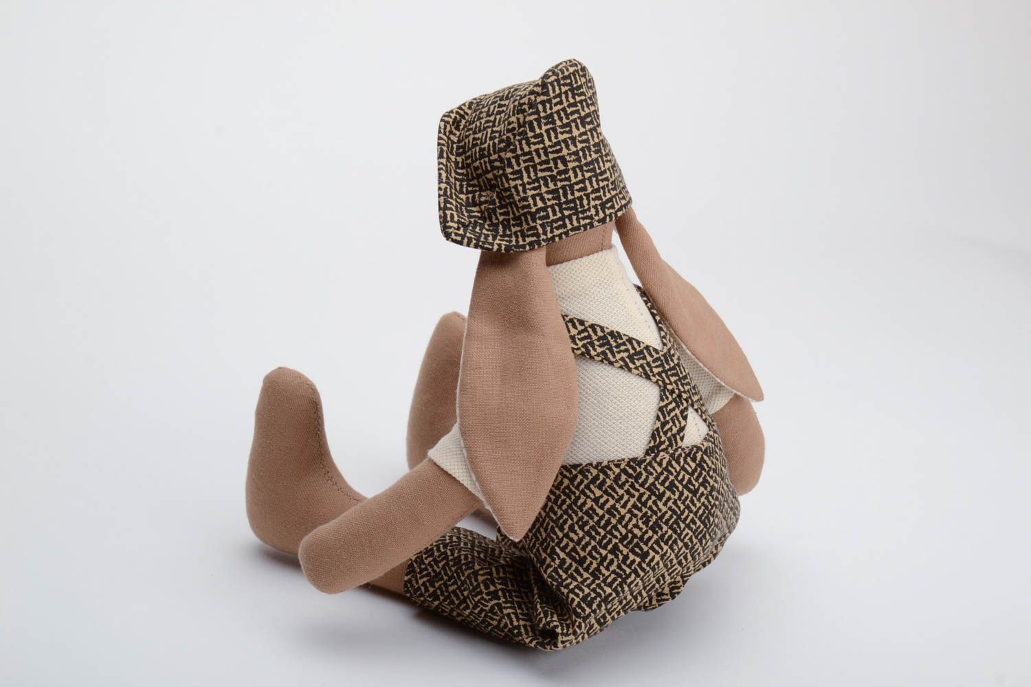 Weicher handgemachter Hase Spielzeug mit langen Löffeln im Overall aus Baumwolle foto 4