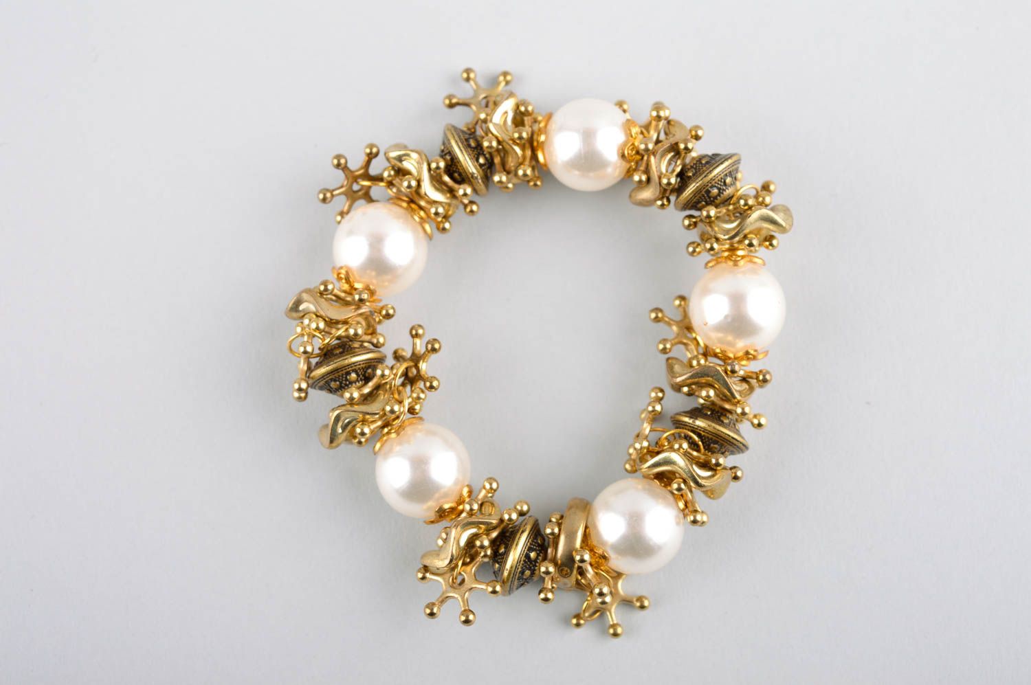 Bracelet de soirée Bijou fait main fausses perles blanches métal Cadeau femme photo 2
