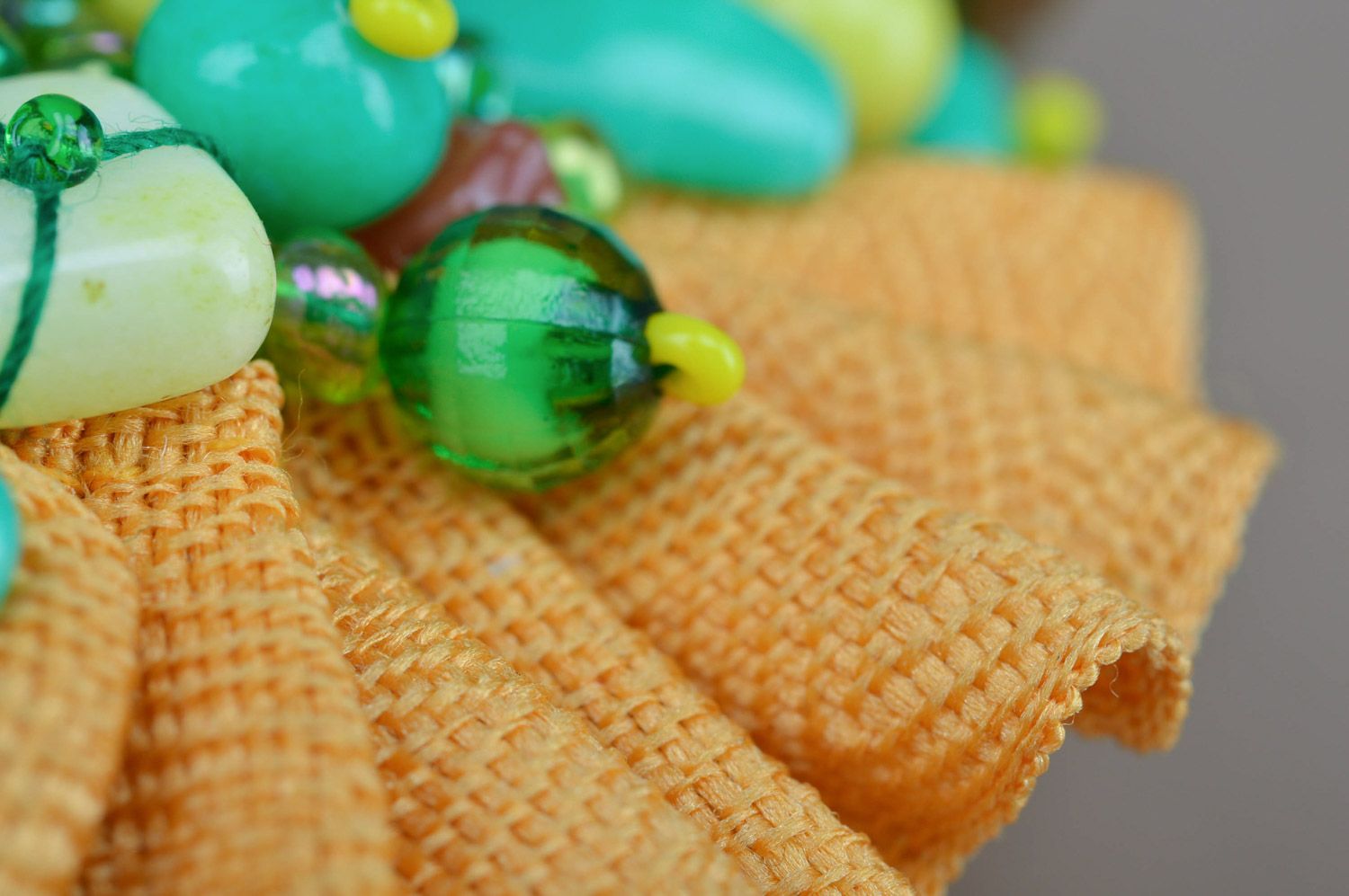 Collier collet fait main en perles fantaisie vert design de créateur pour femme photo 2