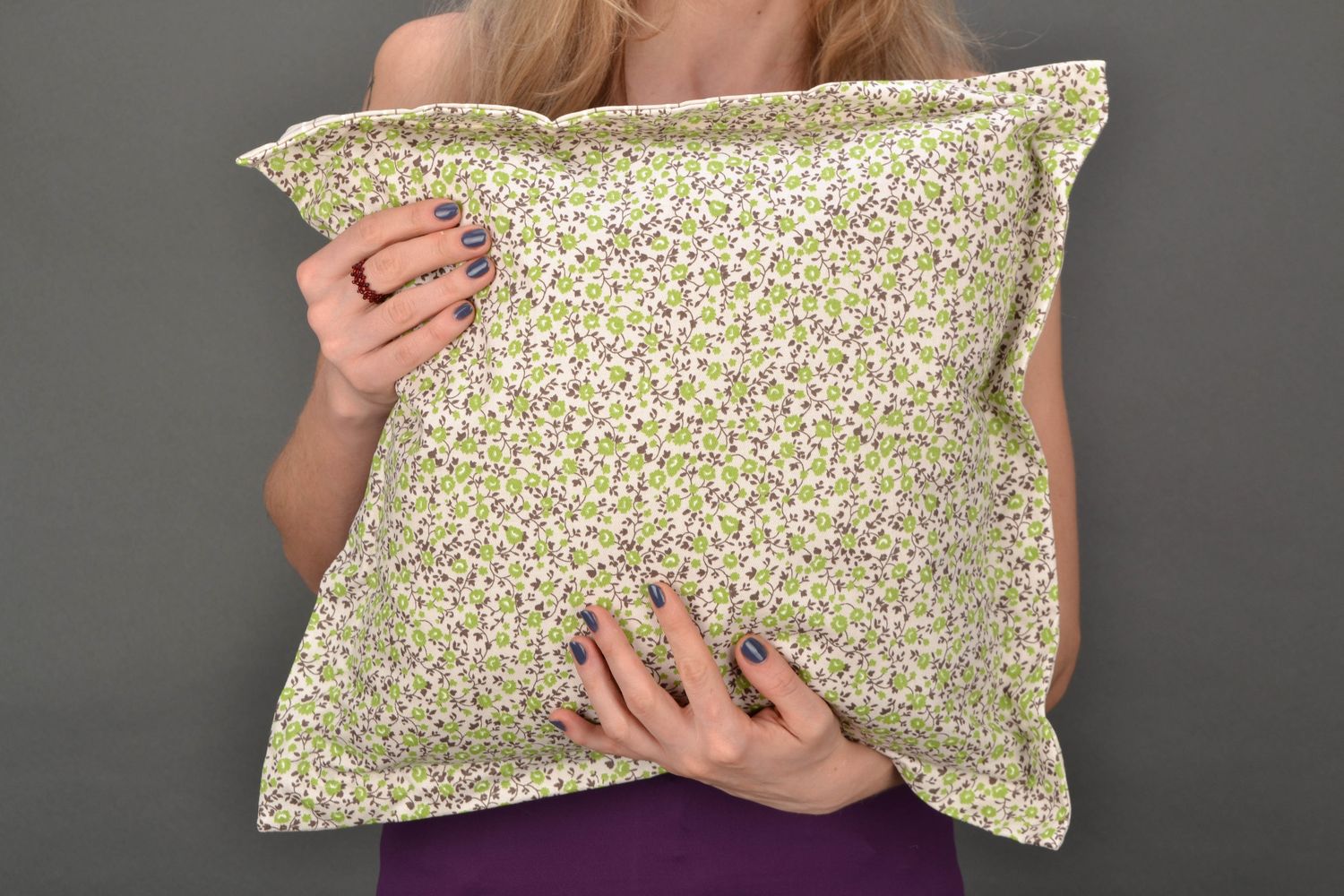 Handmade textile cushion Olive Flowers photo 1