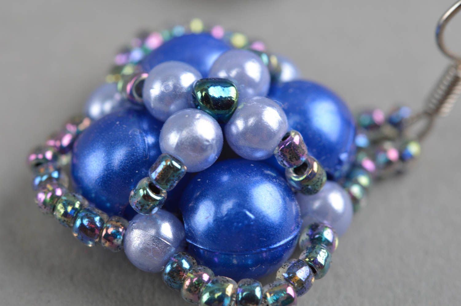Boucles d'oreilles en perles fantaisie et perles de rocaille faites main bleues photo 5