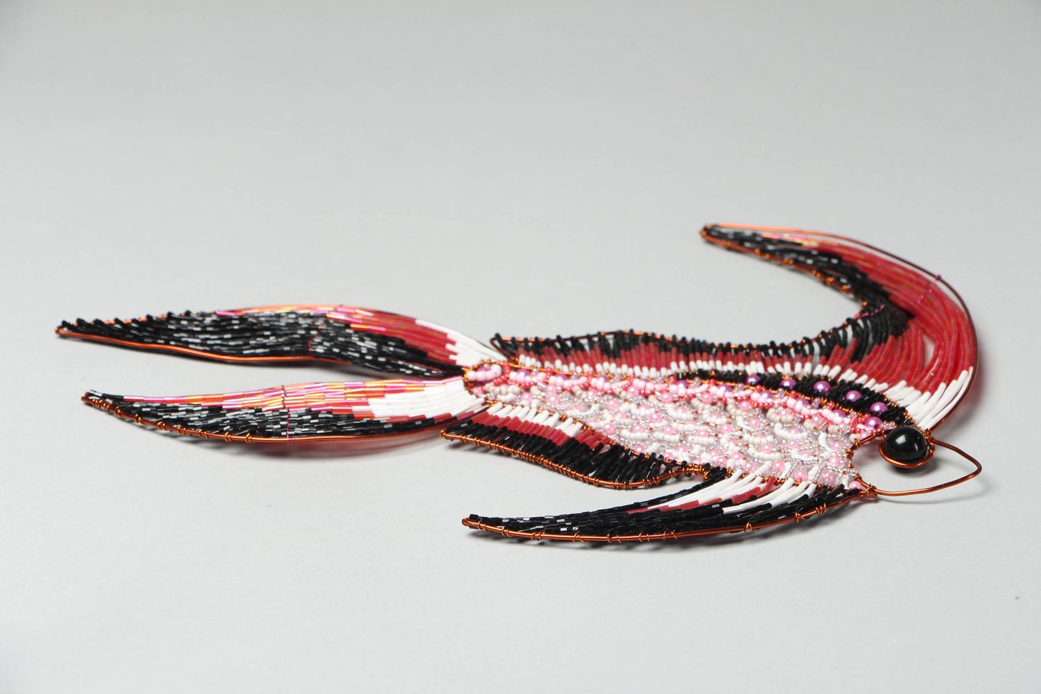 Pannello di perline fatto a mano decorazione intrecciata a forma di pesce  foto 3
