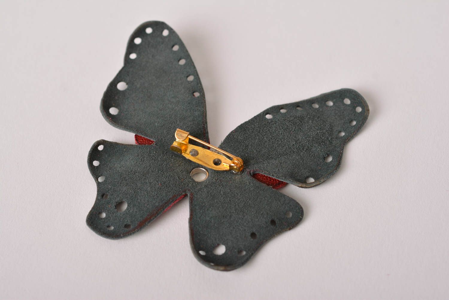 Брошь ручной работы авторская бижутерия красивая брошь в виде бабочки необычная фото 3