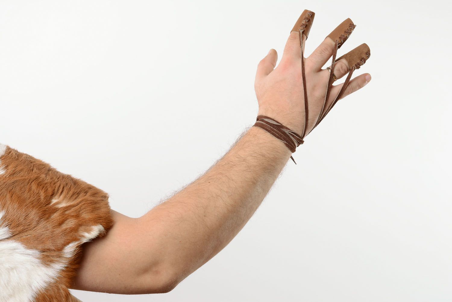 Accessori per arciere fatti a mano per mani ditale e bracciale di pelle naturale foto 3