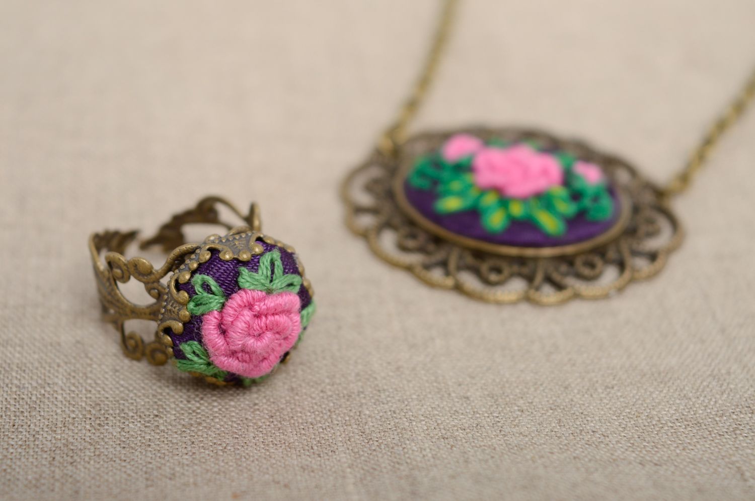 Rococo embroidered ring and pendant Tea Rose photo 1