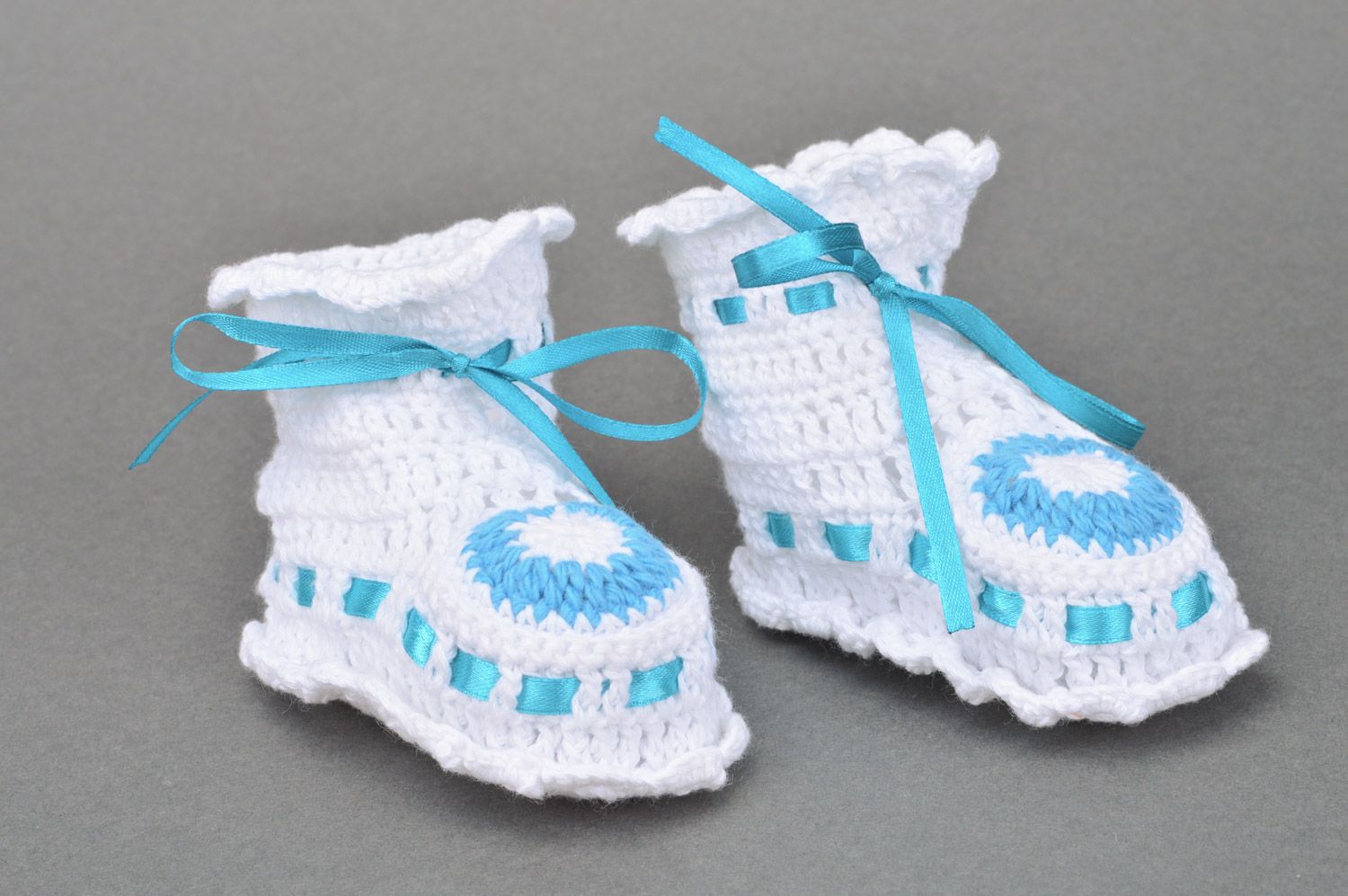 Hand crocheted white baby booties made of cotton for a boy photo 2