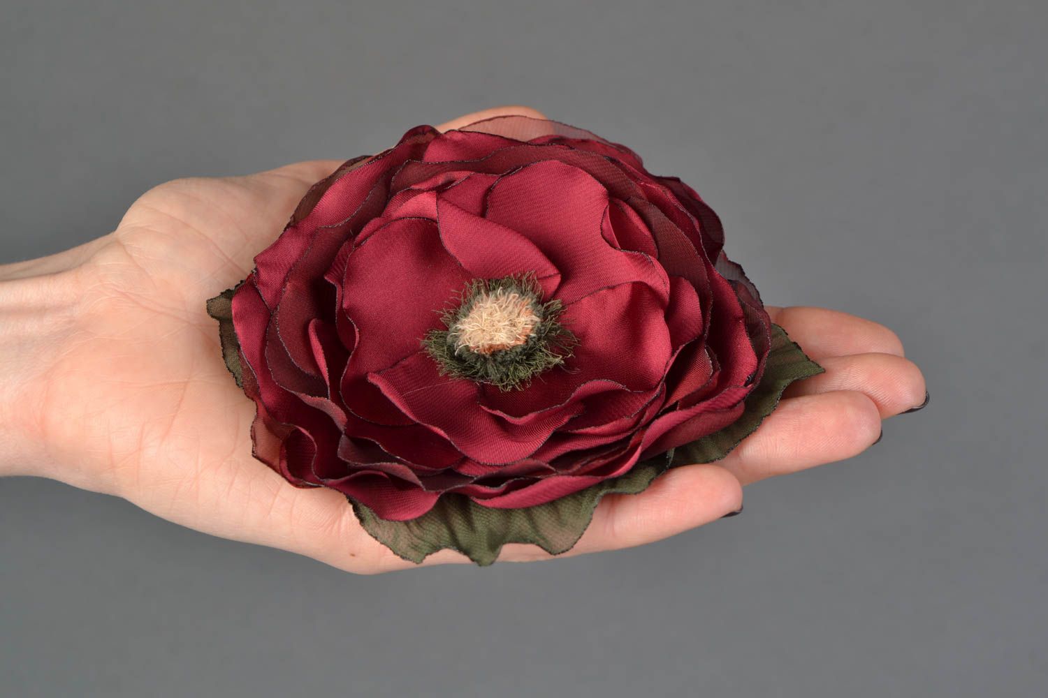 Broche fleur en mousseline de soie fuchsia originale faite main pour femme photo 2