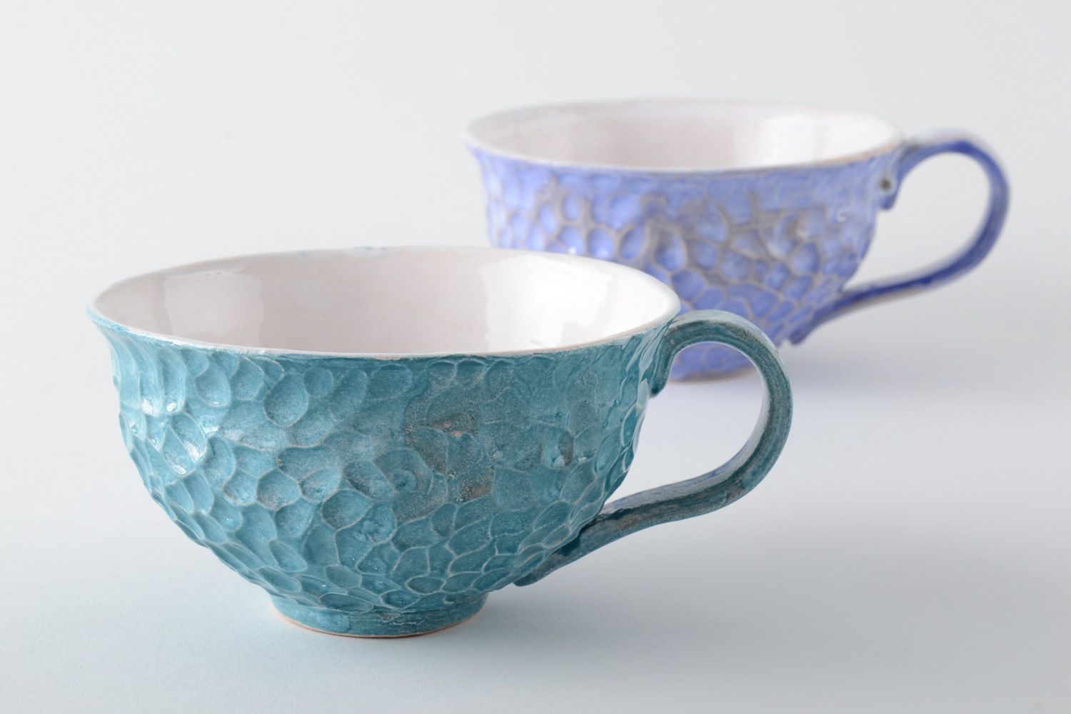 Set of 2 two ceramic cups with cell pattern in blue and white color photo 2