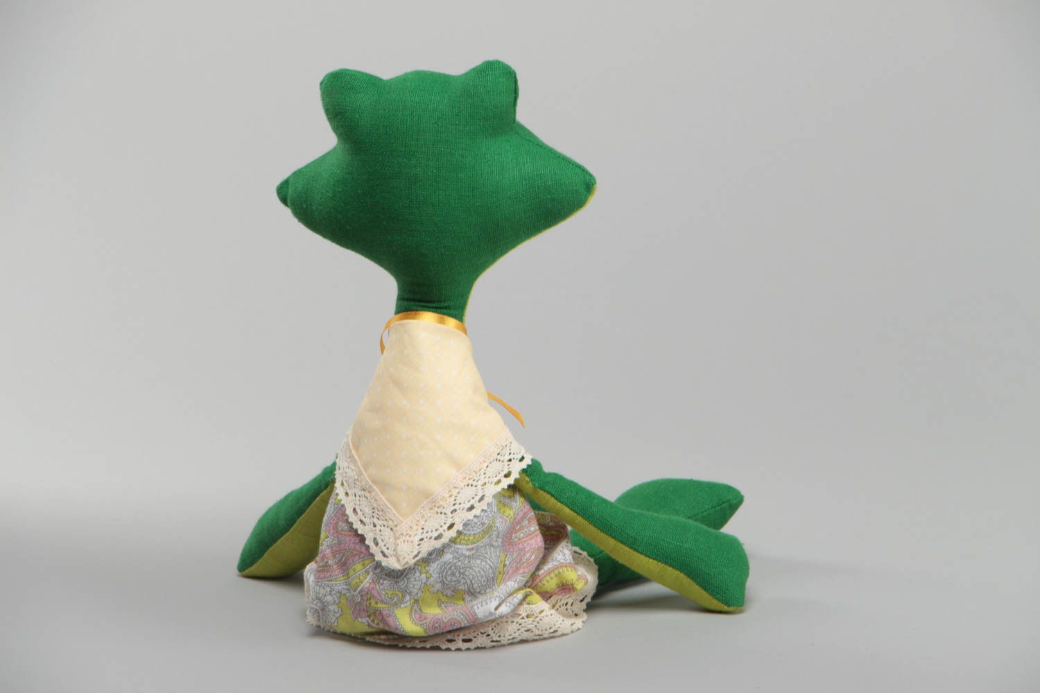 Тканевая игрушка Лягушка зеленая расписанная акриловыми красками ручной работы фото 4