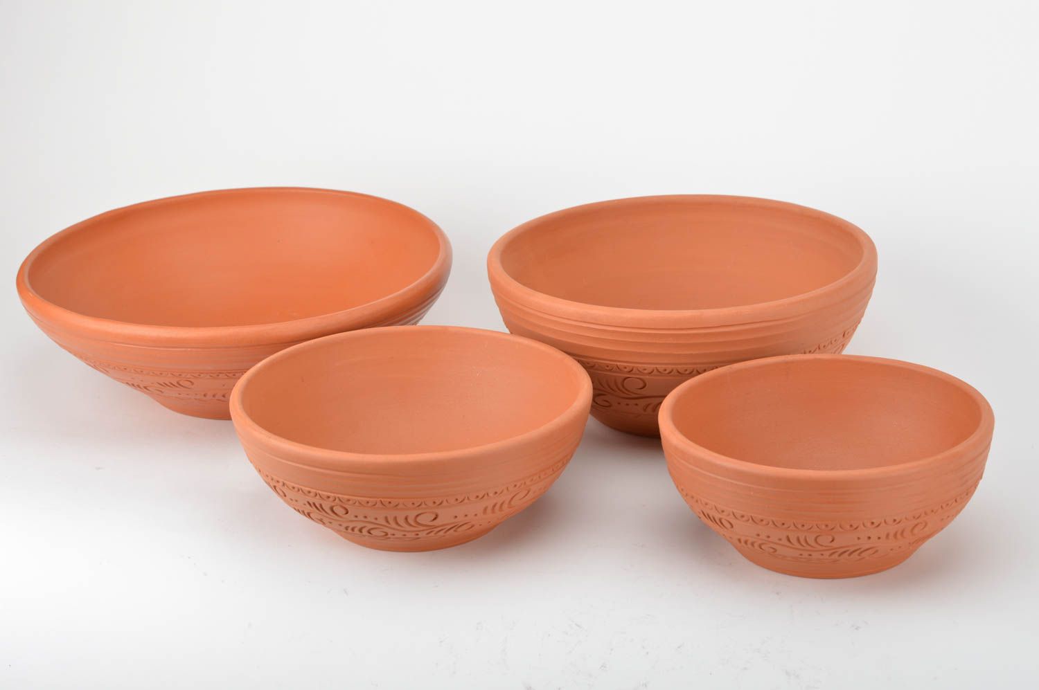 Набор керамических тарелок и глубокая глиняная миска для декора и готовки фото 2