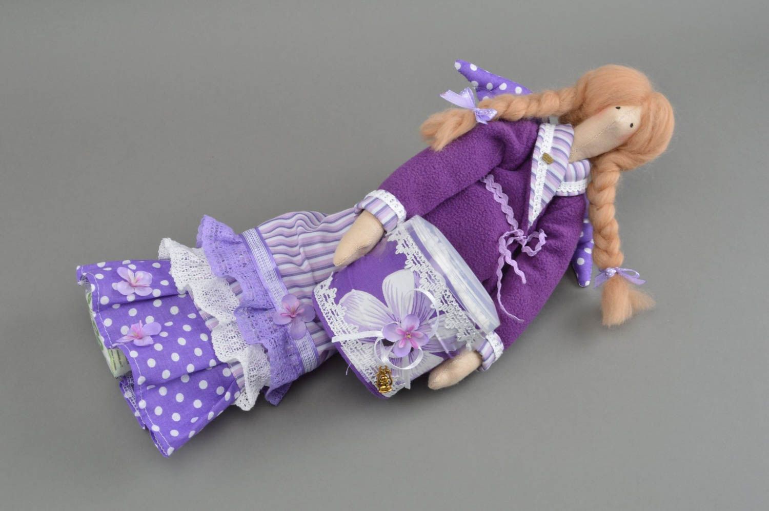 Тканевая кукла подвеска держатель для ватных палочек Хранительница сиреневая фото 3
