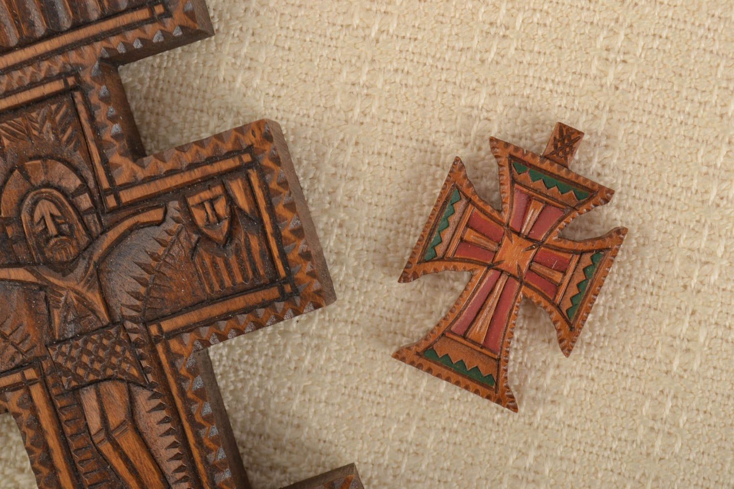 Крест ручной работы украшение на шею деревянный кулон  украшение из дерева фото 1