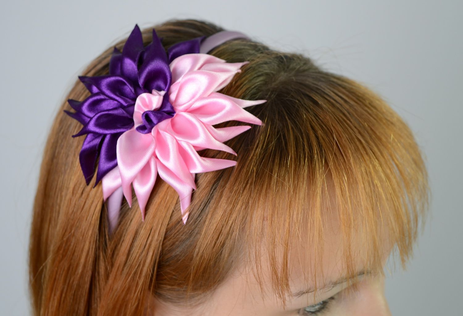 Aro de cabelo, coroa de flores na cabeça com uma flor de seda foto 5