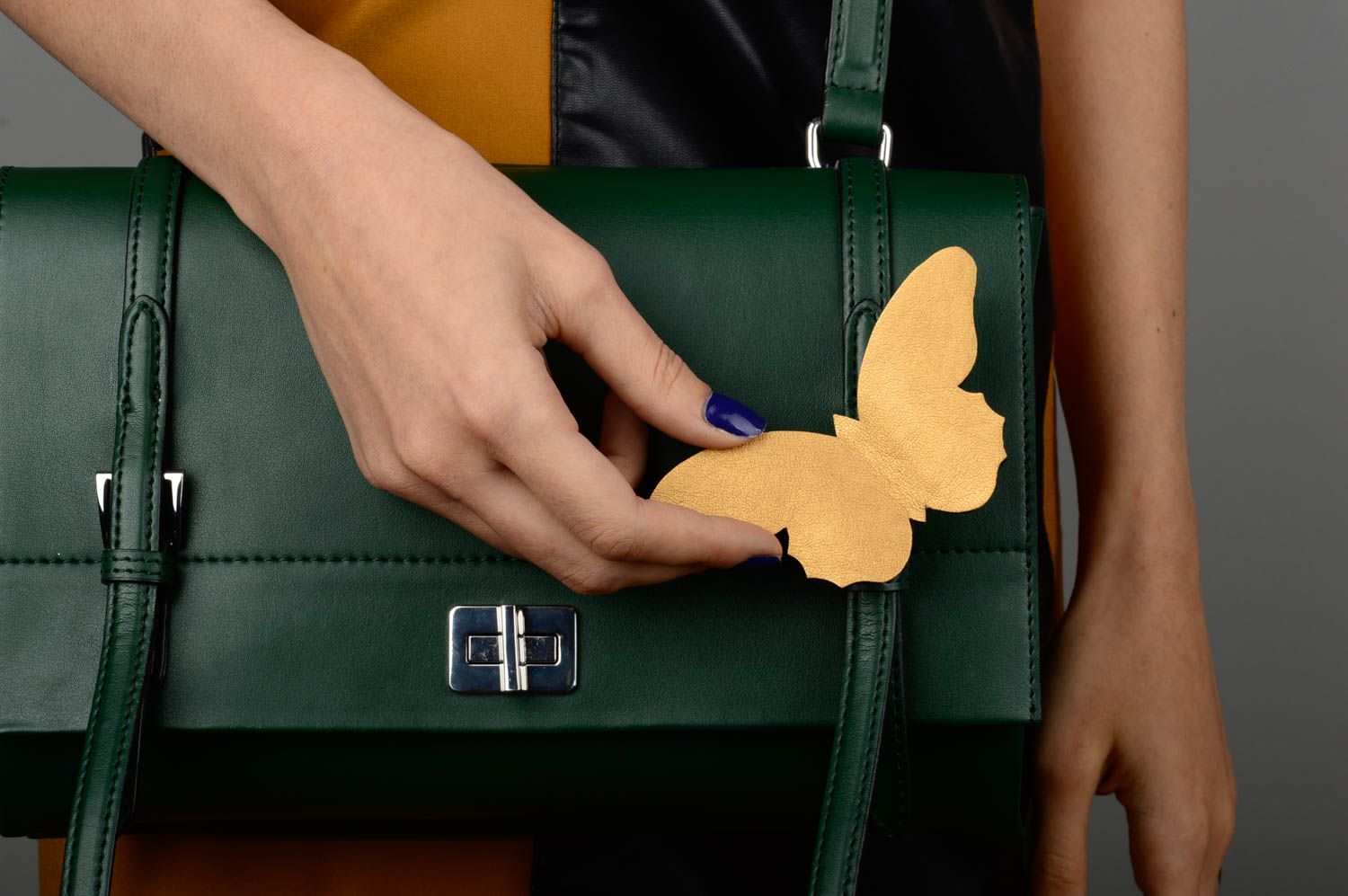 Broche insecte Bijou fait main papillon jaune pâle en cuir Cadeau pour femme photo 2