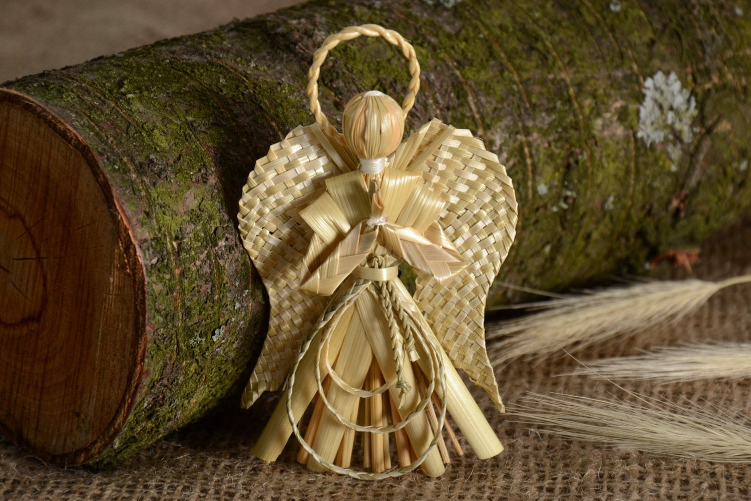 Petite figurine en paille tressée faite main ange amulette originale pour maison photo 1