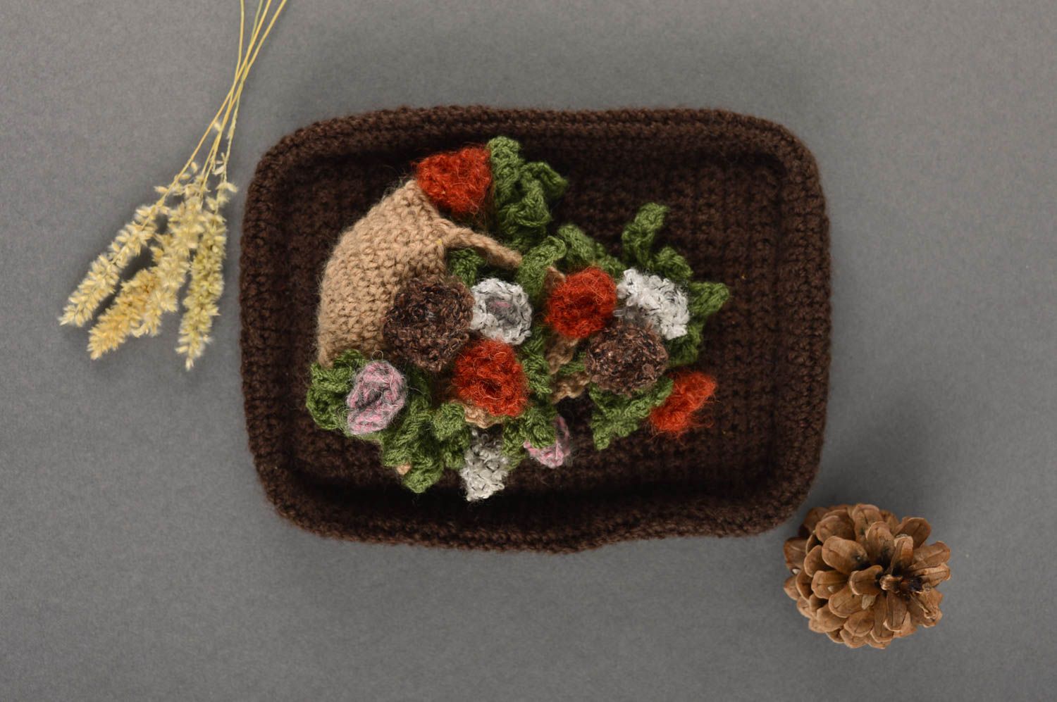 Petit tableau tricoté au crochet Tableau fait main marron fleurs Déco maison photo 1
