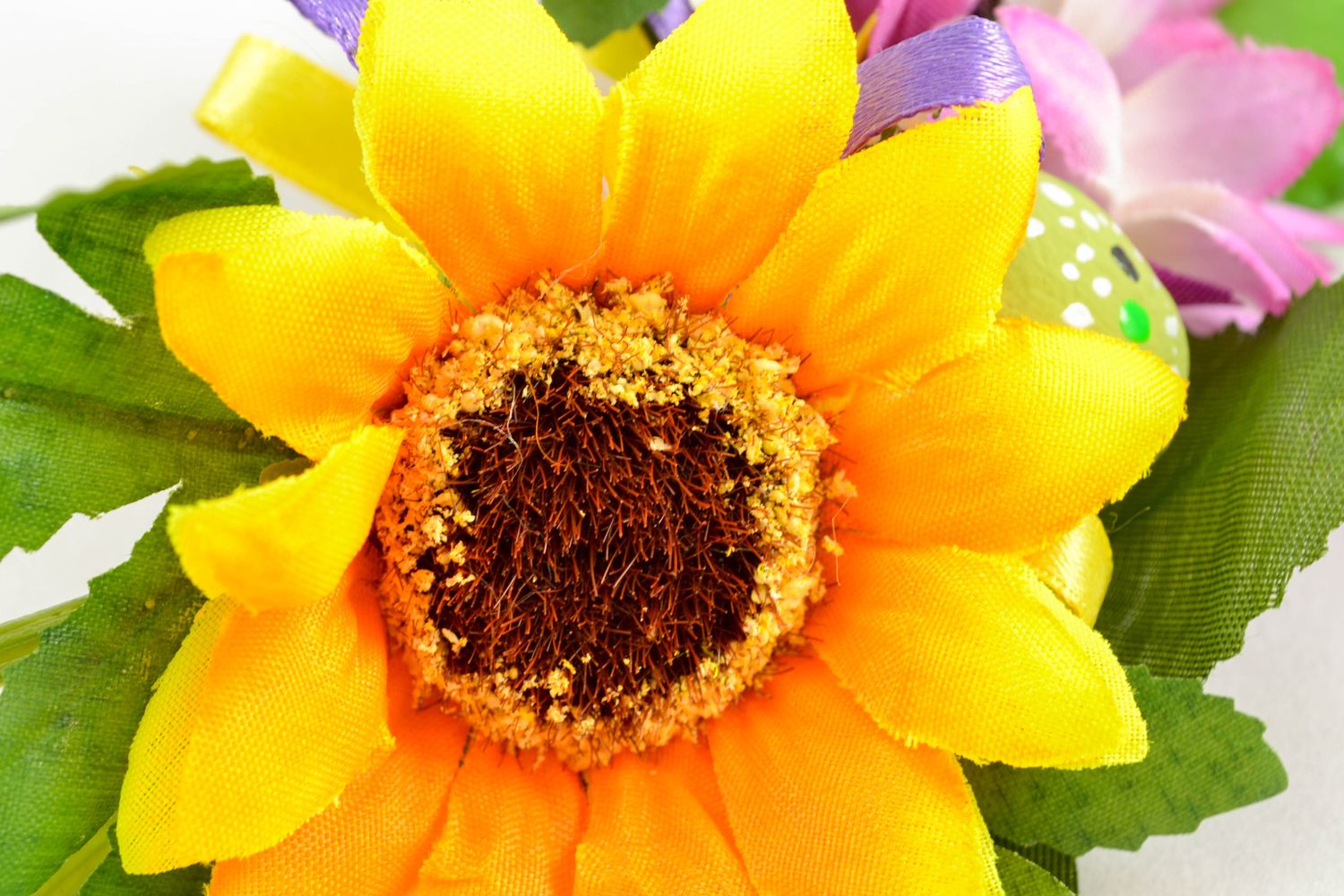 Deko Boutonniere aus Blumenwerk für Osterkorb  foto 3