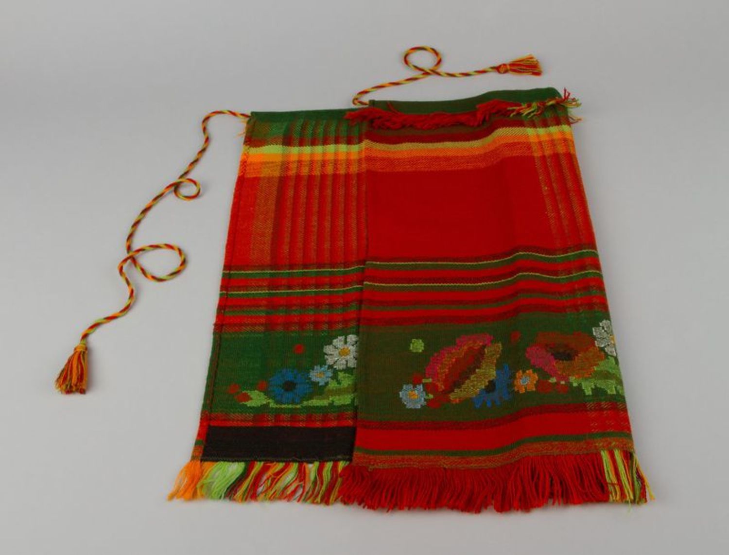 Woven apron in ethnic style photo 3