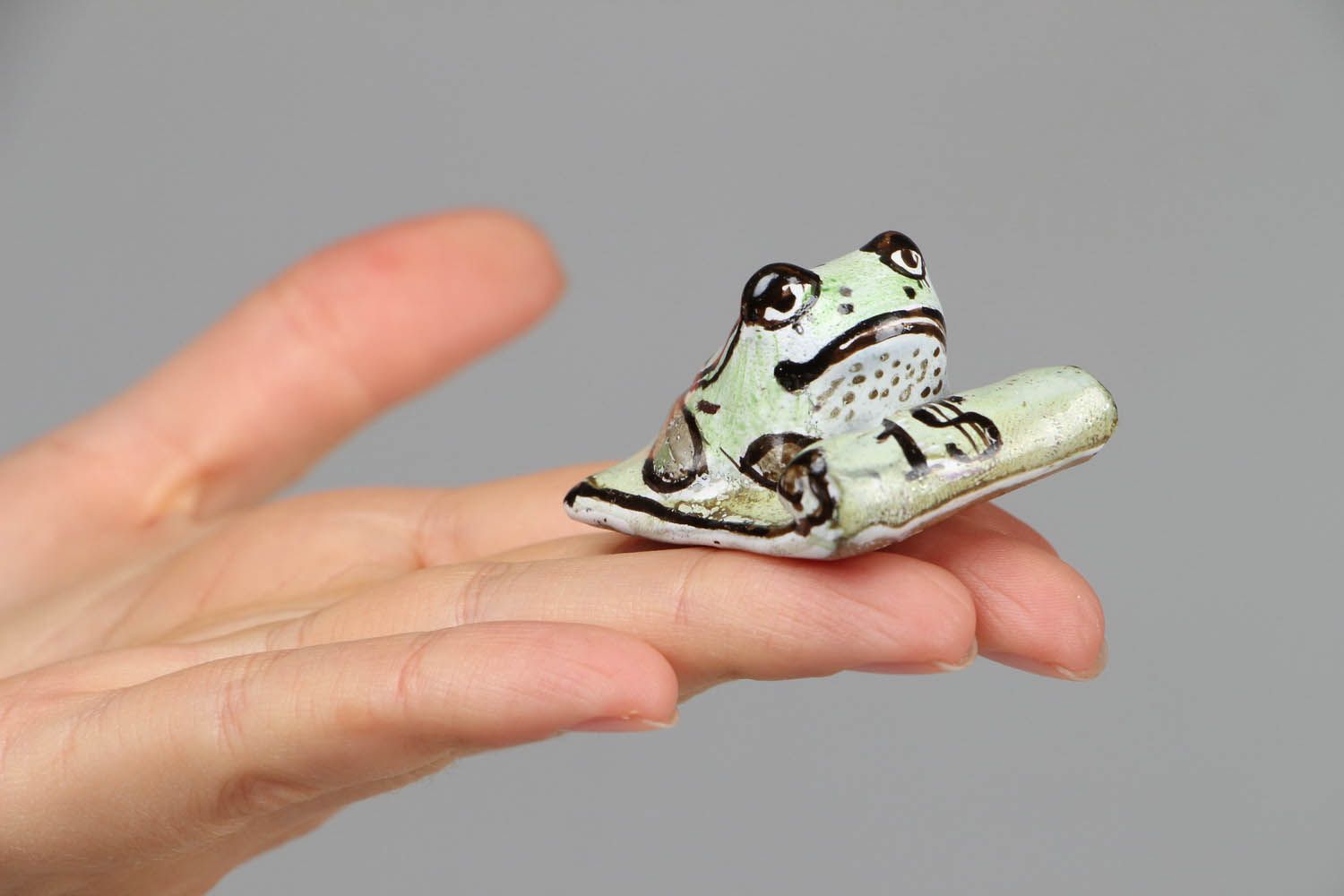 Small ceramic frog figurine photo 4