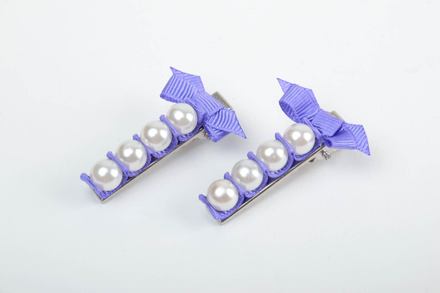 Set of 2 handmade decorative hair clips with violet rep ribbons and white beads  photo 2